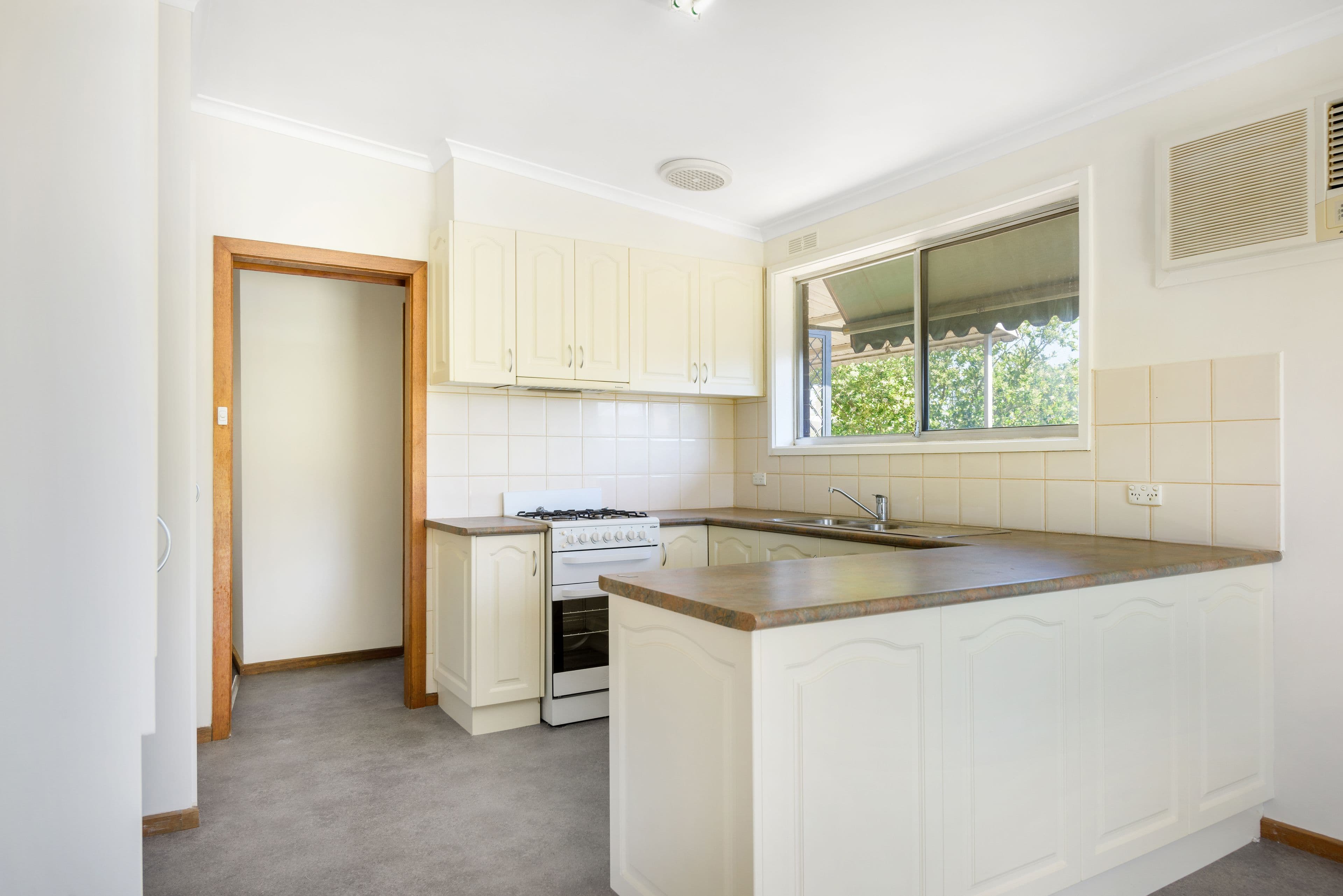 11 Maude Street, Wendouree VIC 3355, Wendouree - Thumbnail 4