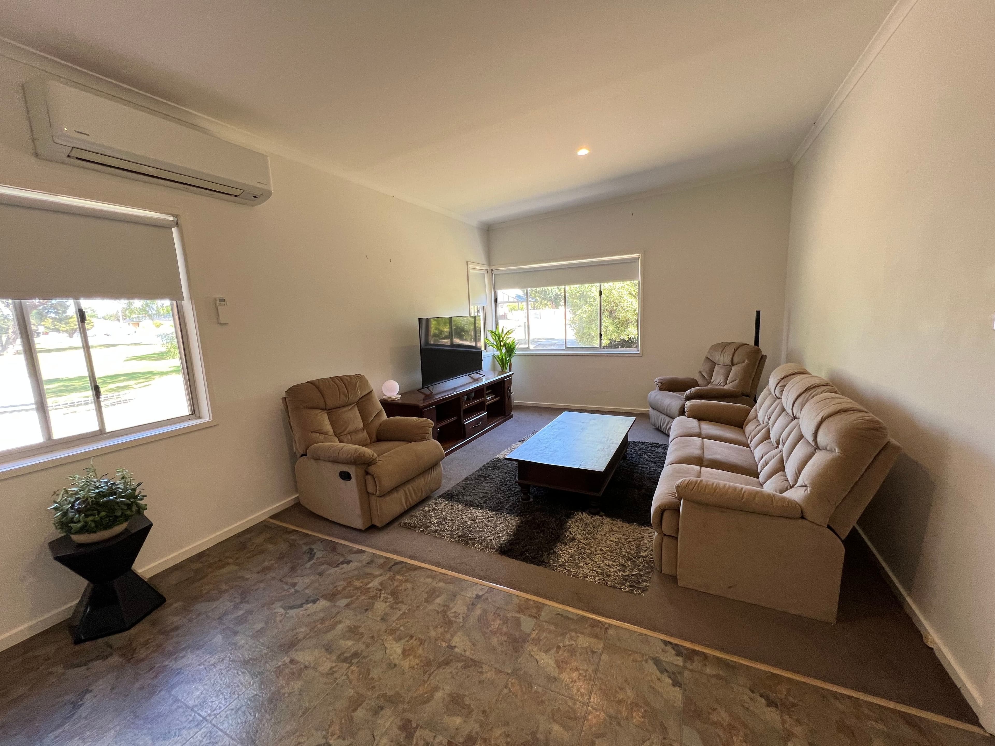 321 Poictiers Street, Deniliquin NSW 2710, Deniliquin - Thumbnail 2
