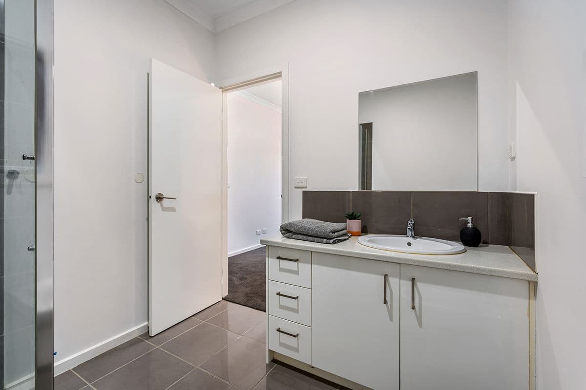 60 Oakgrove Drive, Craigieburn VIC 3064, Craigieburn - Thumbnail 6