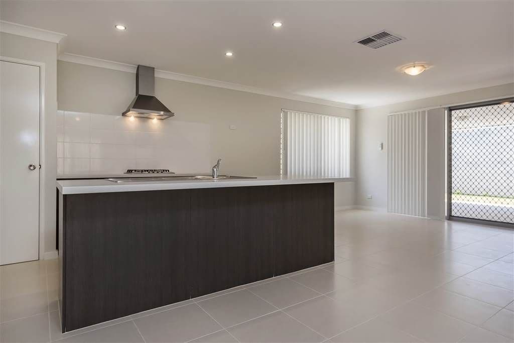 132 Sapphire Chase, Wellard WA 6170, Wellard - Thumbnail 2