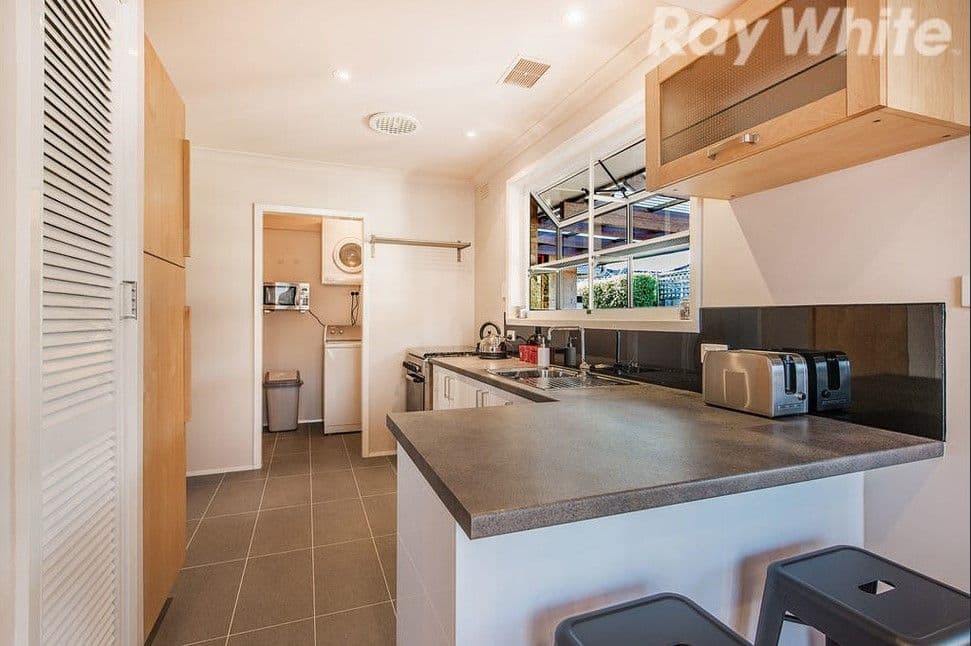 98 Adele Avenue, Ferntree Gully VIC 3156, Ferntree Gully - Thumbnail 3