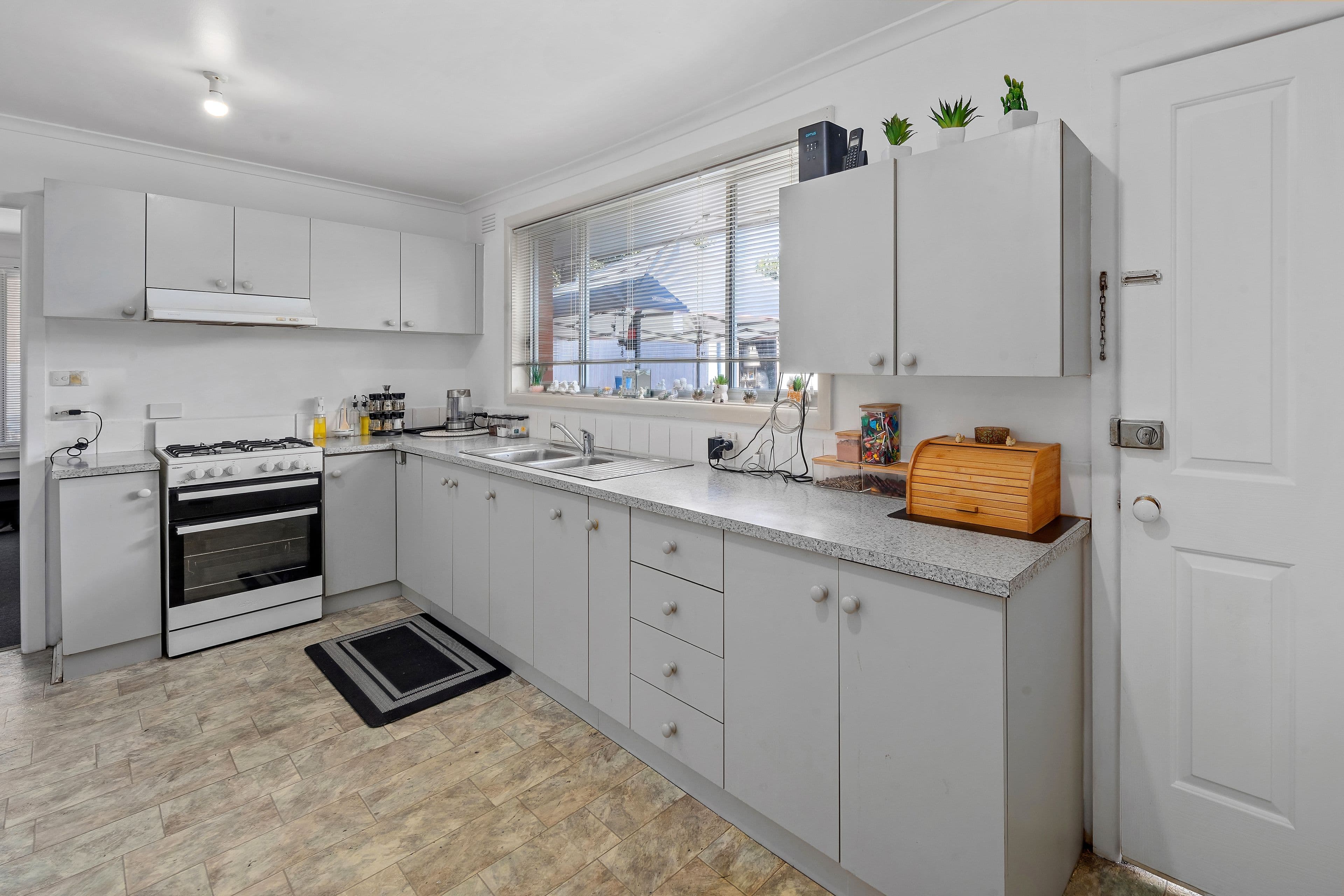 22 Pinewood Drive, Thomastown VIC 3074, Thomastown - Thumbnail 2