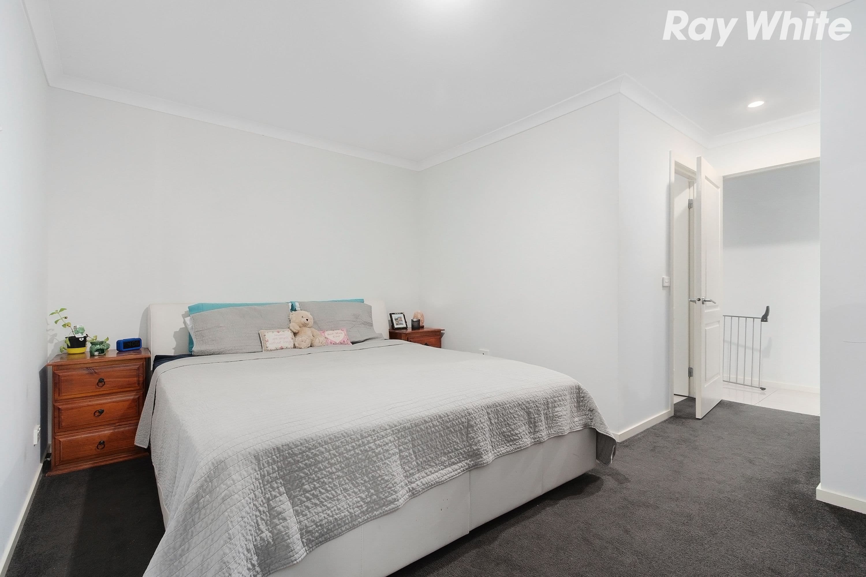 22 Cascade Way, Pakenham VIC 3810, Pakenham - Thumbnail 3