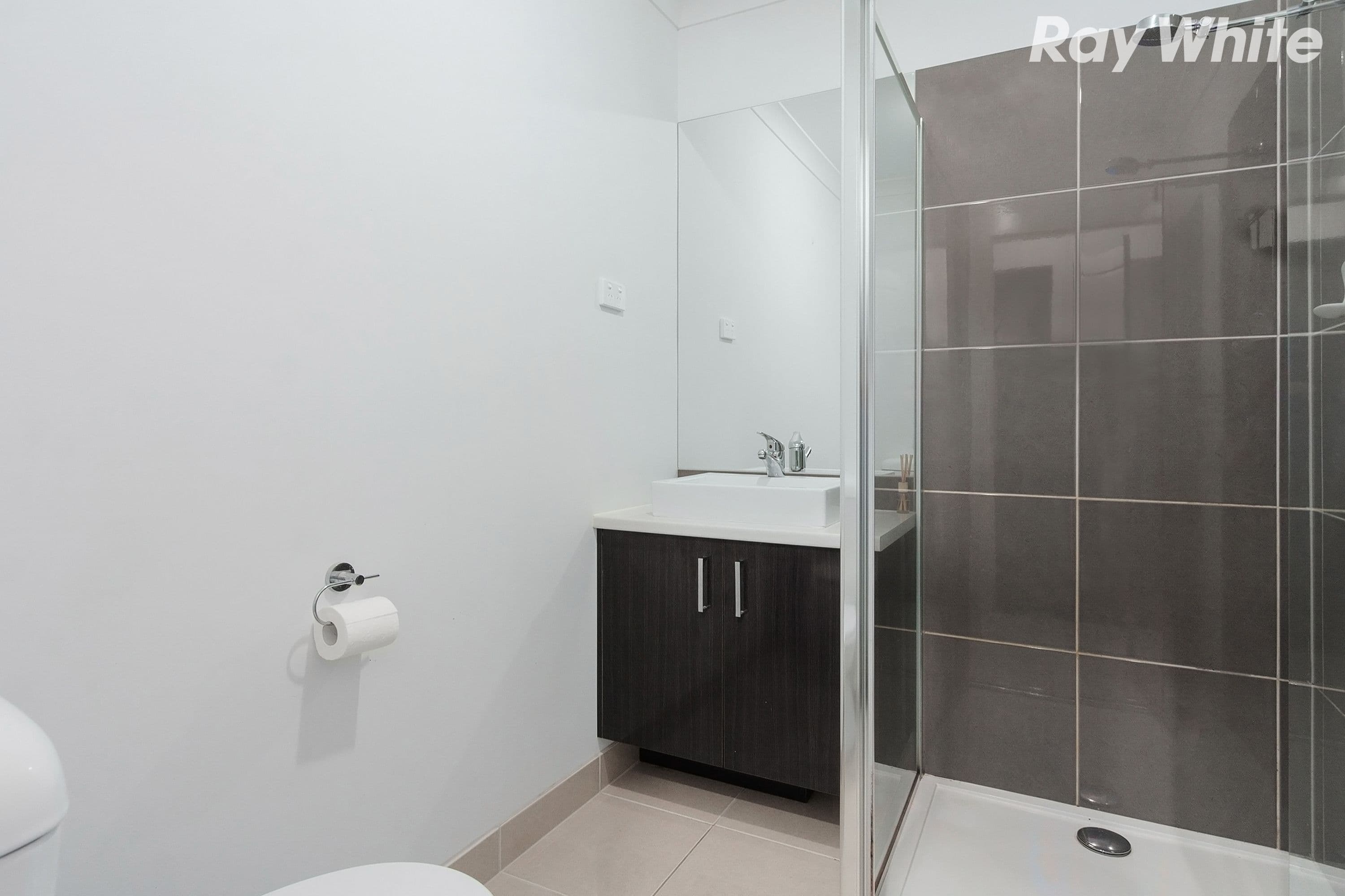 22 Cascade Way, Pakenham VIC 3810, Pakenham - Thumbnail 4