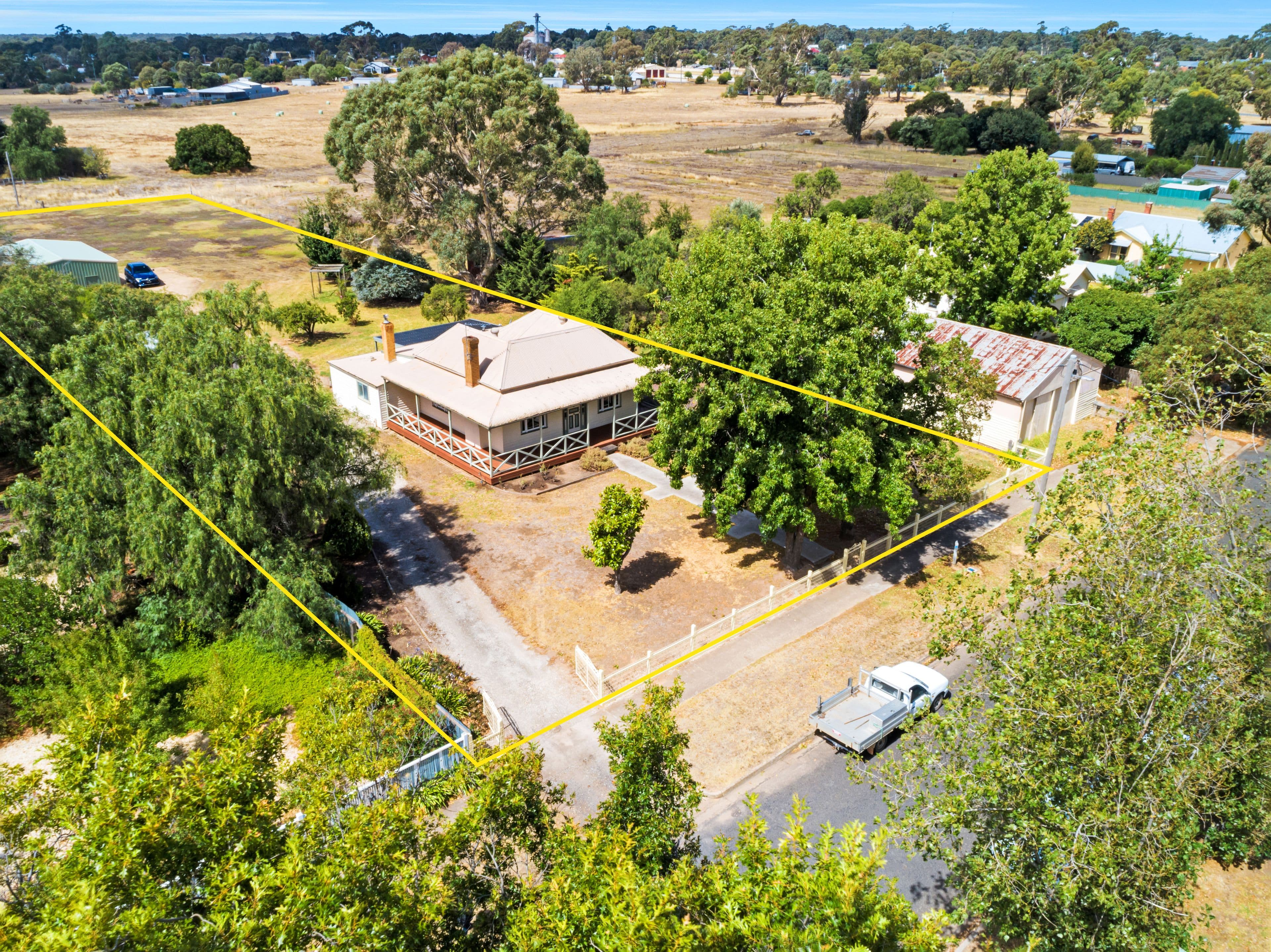 238 High Street, Avoca VIC 3467, Avoca - Image 1
