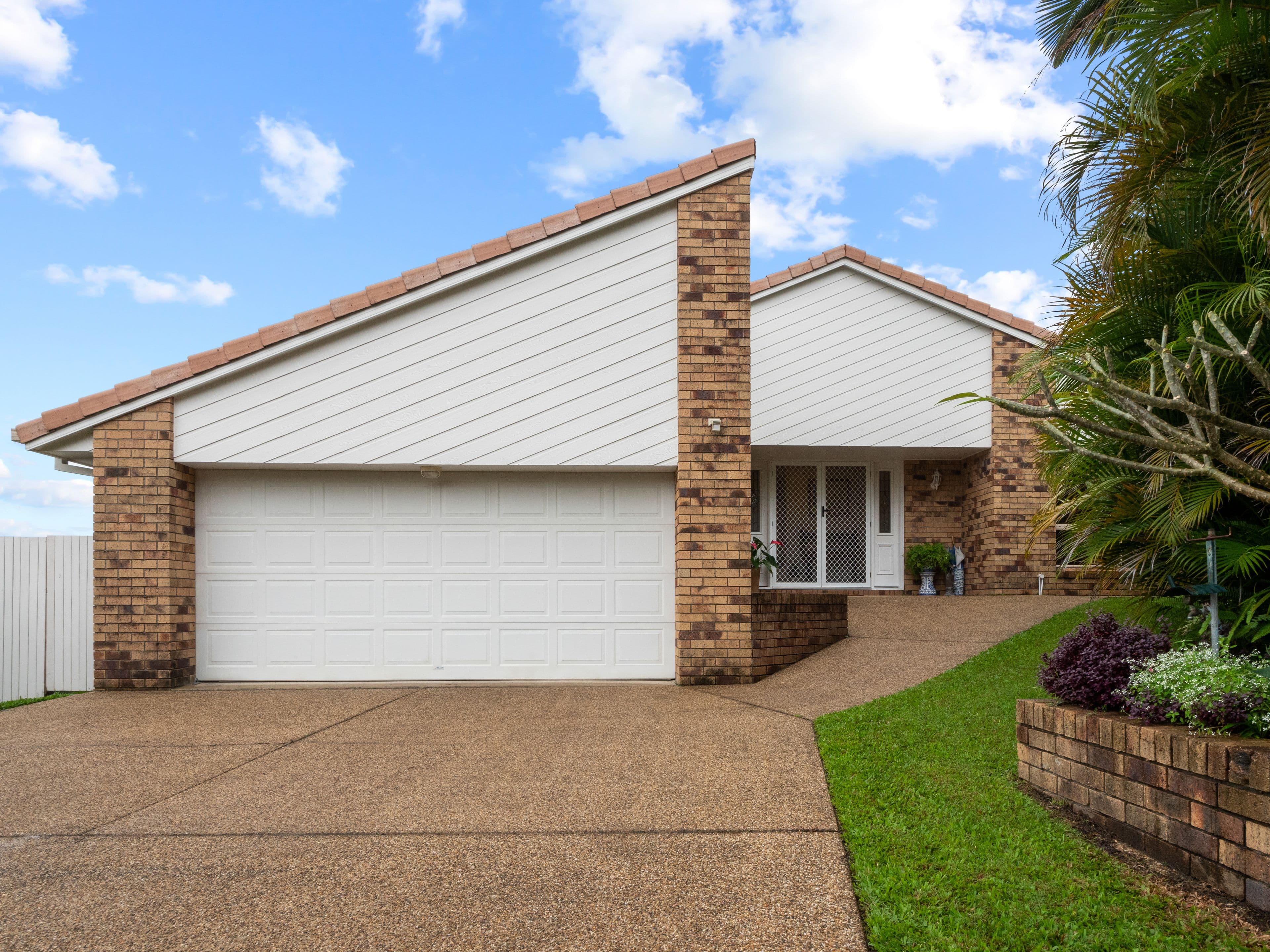 24 Dawnann Court, Carrara QLD 4211, Carrara - Thumbnail 2
