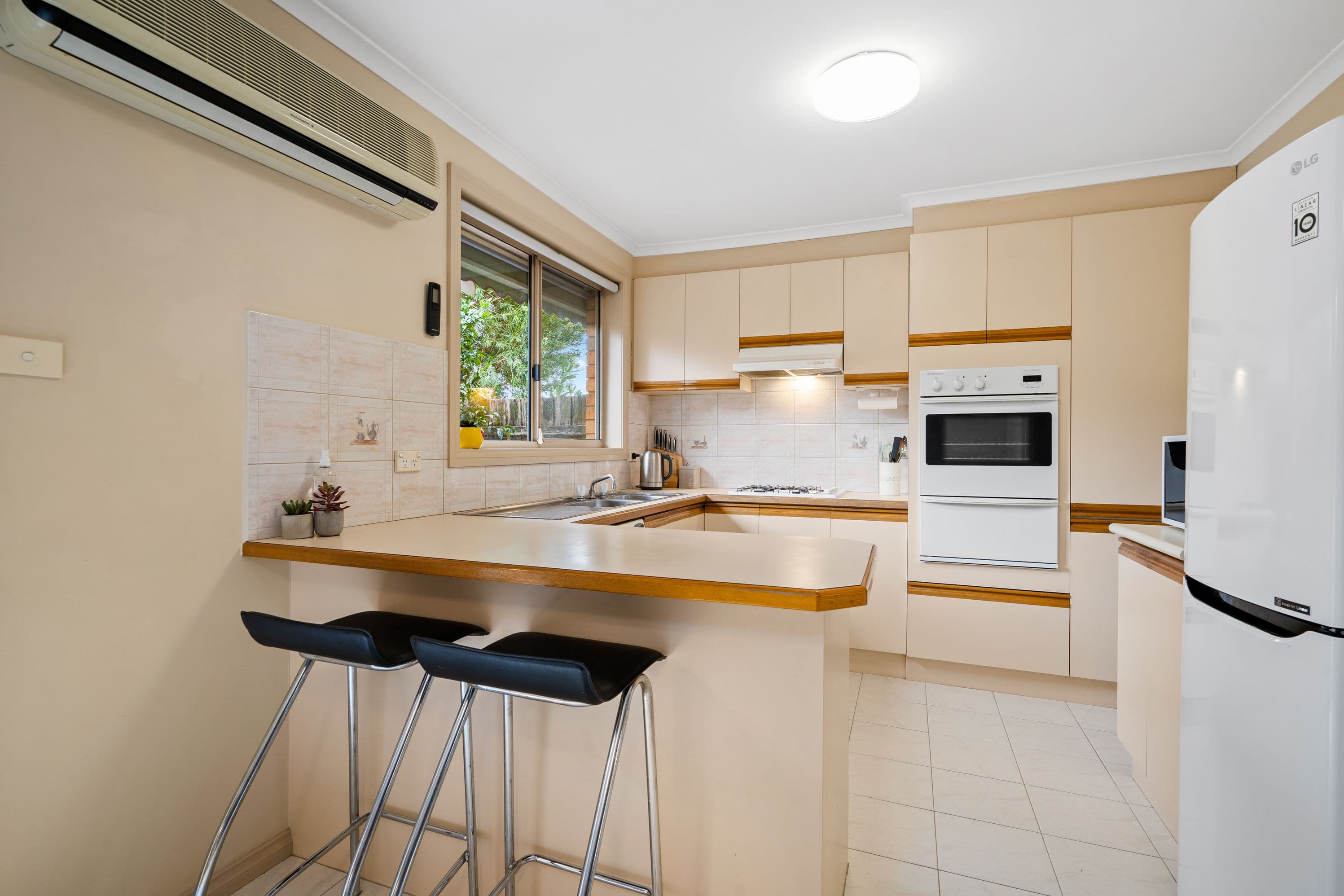 7 Kookaburra Walk, South Morang VIC 3752, South Morang - Thumbnail 2