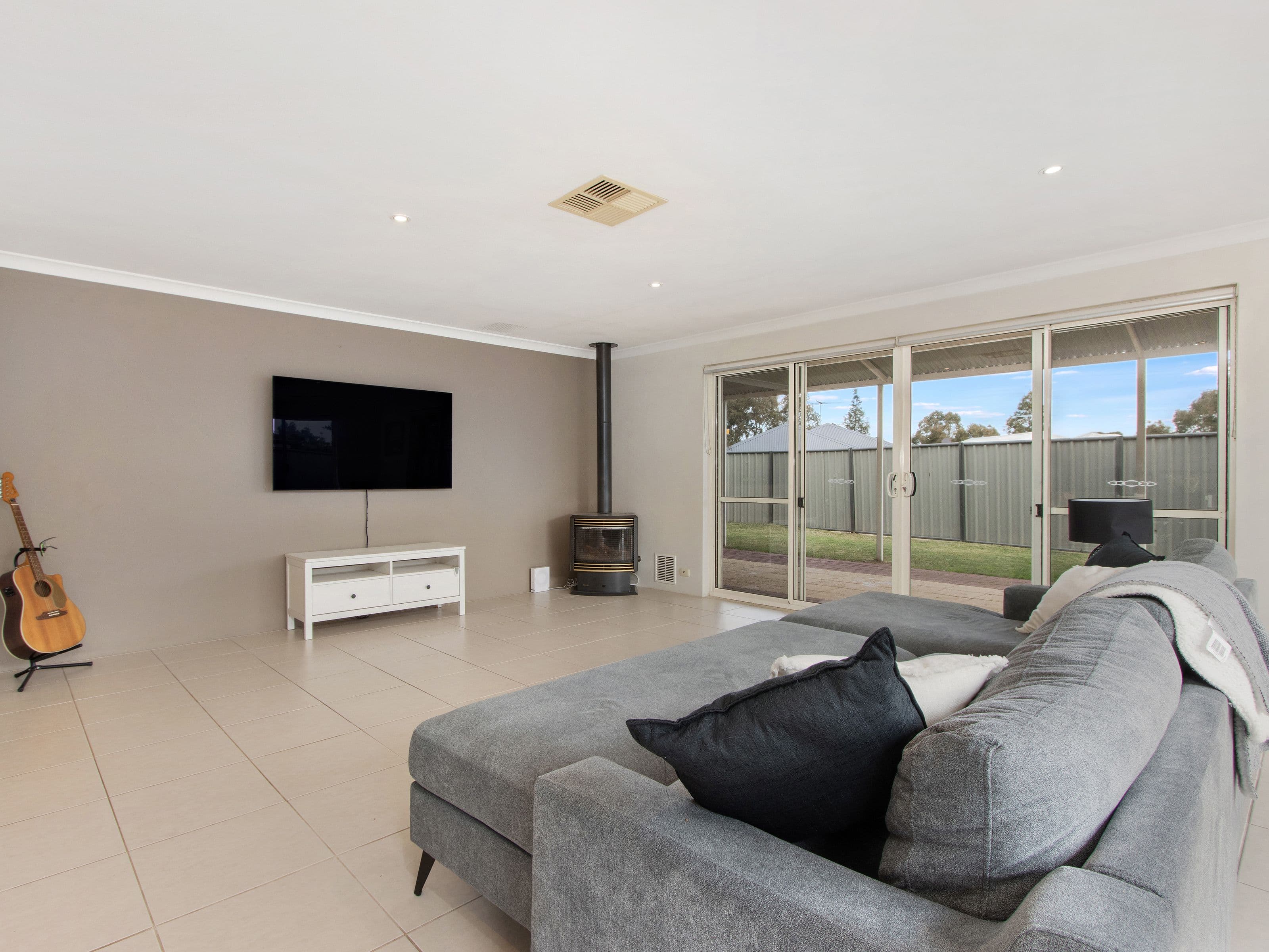 7 Vivien Avenue, Baldivis WA 6171, Baldivis - Thumbnail 3