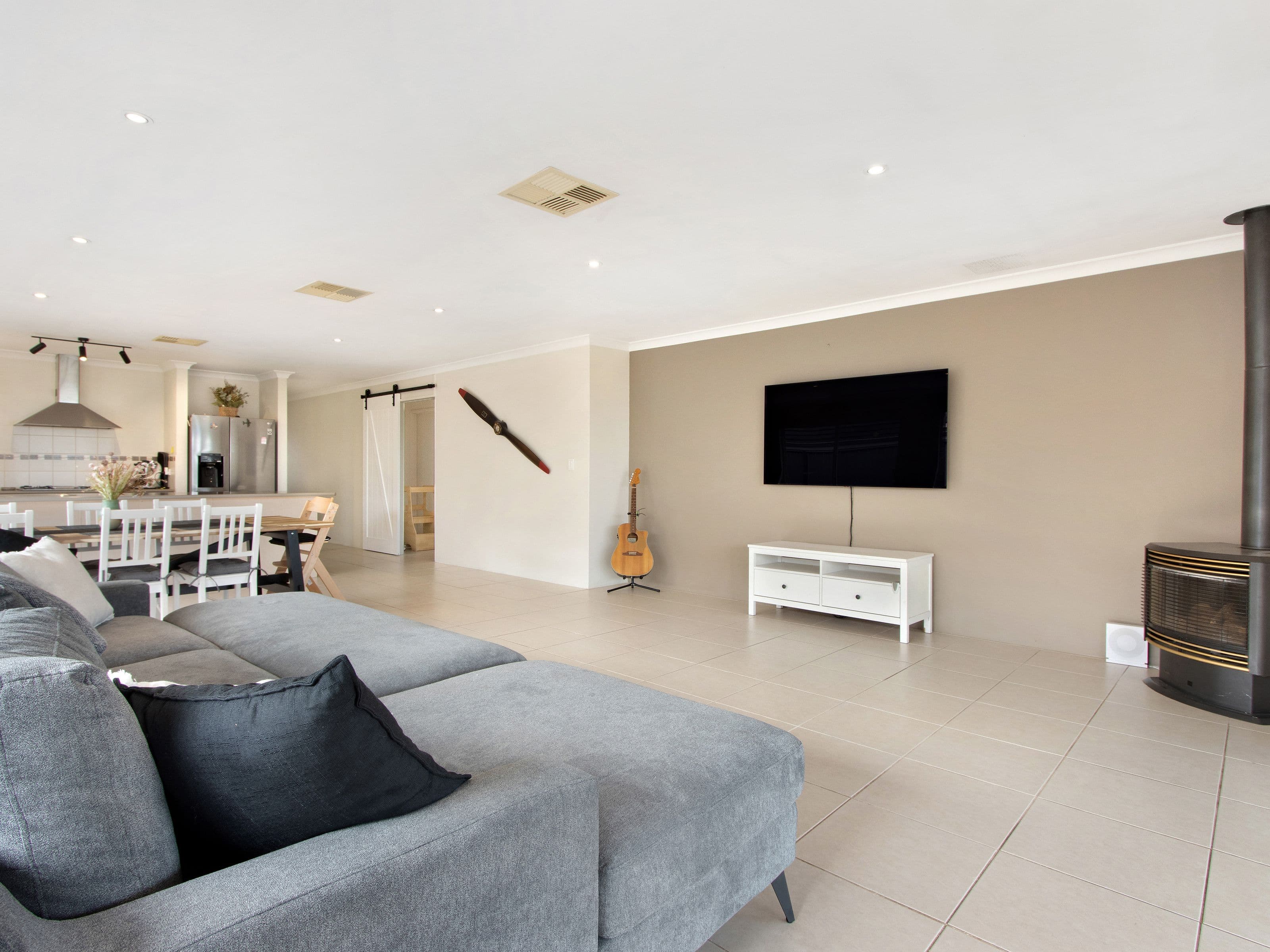 7 Vivien Avenue, Baldivis WA 6171, Baldivis - Thumbnail 4