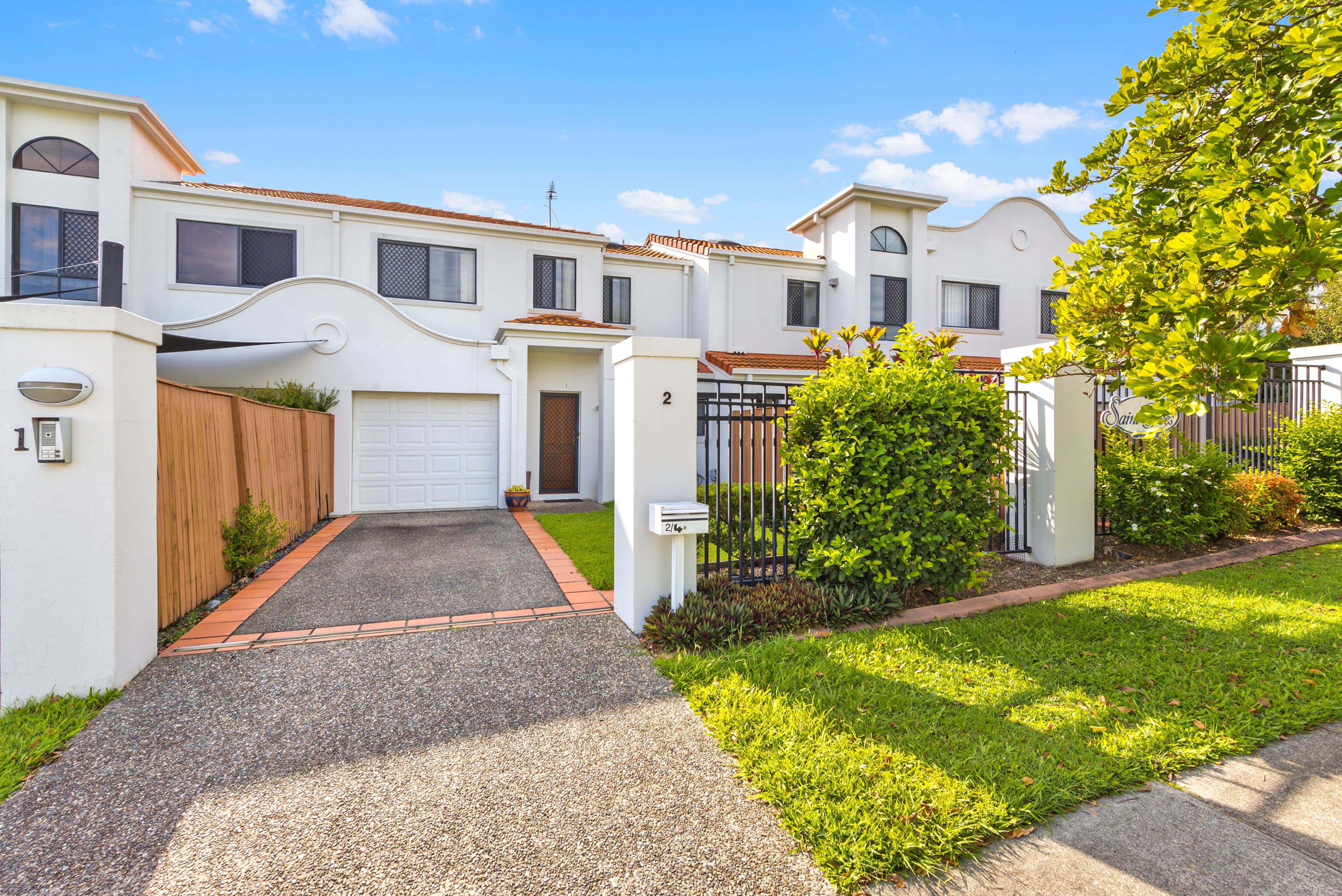 4 Scenic Avenue, Benowa QLD 4217, Benowa - Thumbnail 2