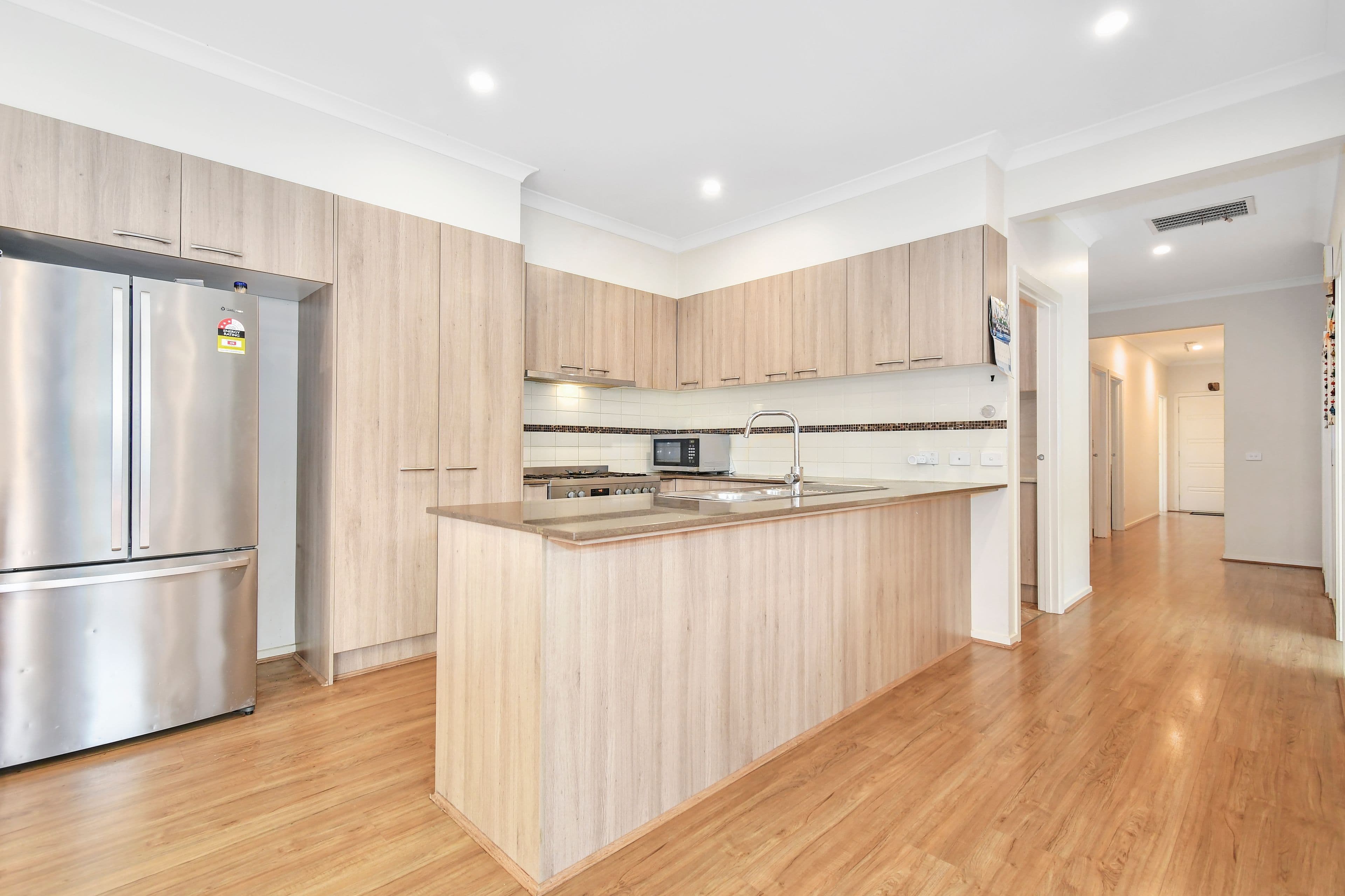 10 Woodbine Street, Pakenham VIC 3810, Pakenham - Thumbnail 2