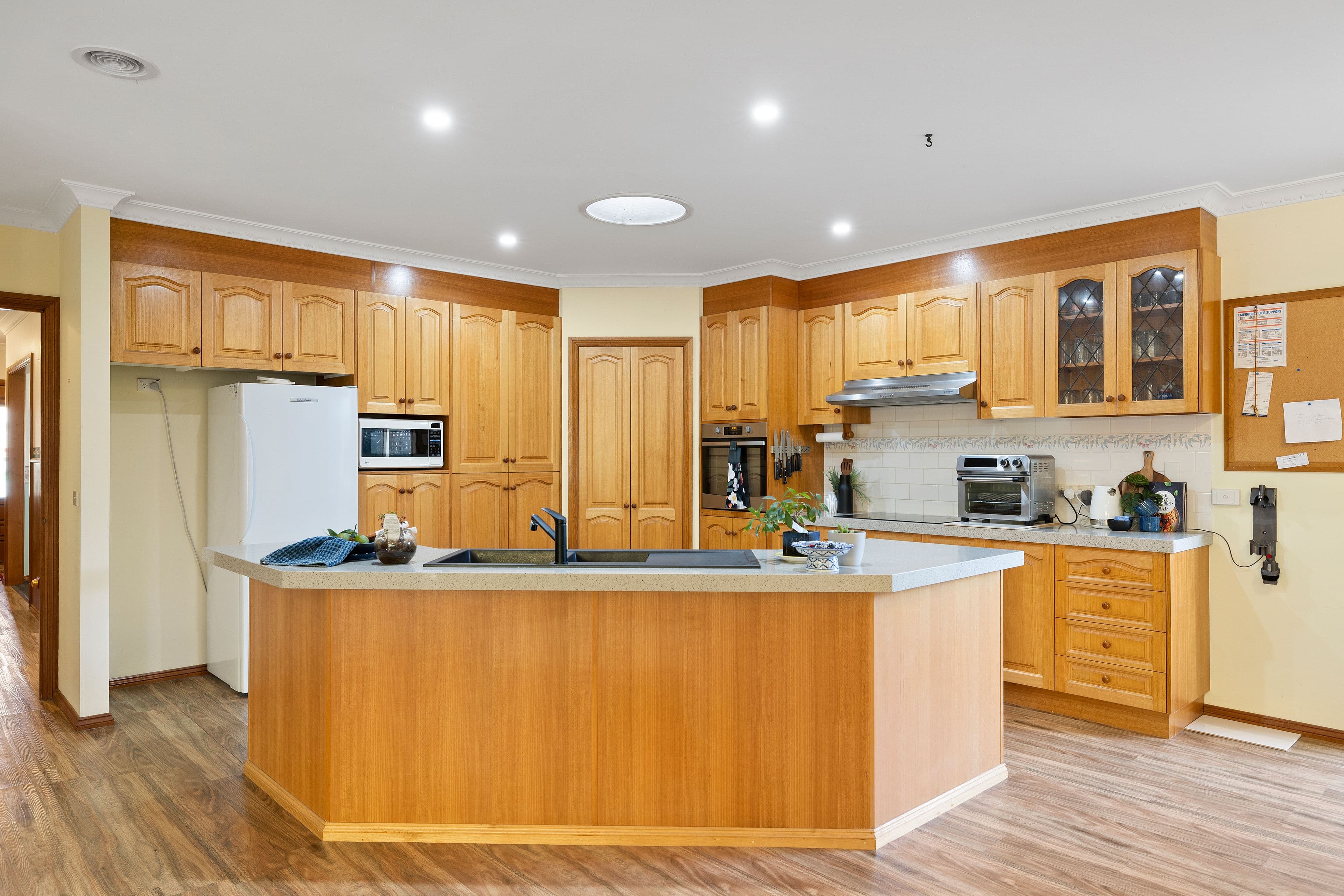 4 Lade Court, Rowville VIC 3178, Rowville - Thumbnail 3