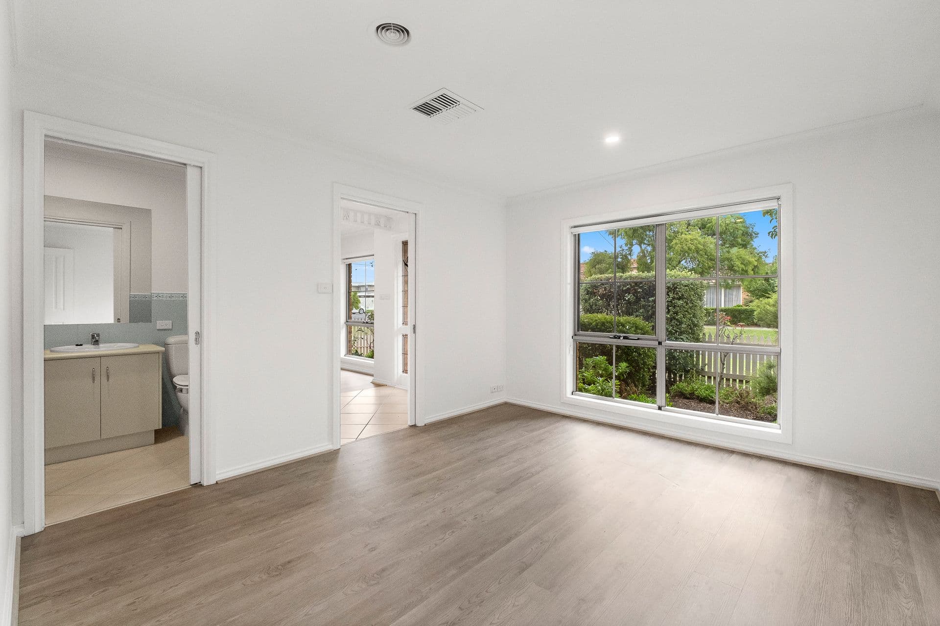 135 Woods Street, Newport VIC 3015, Newport - Thumbnail 4