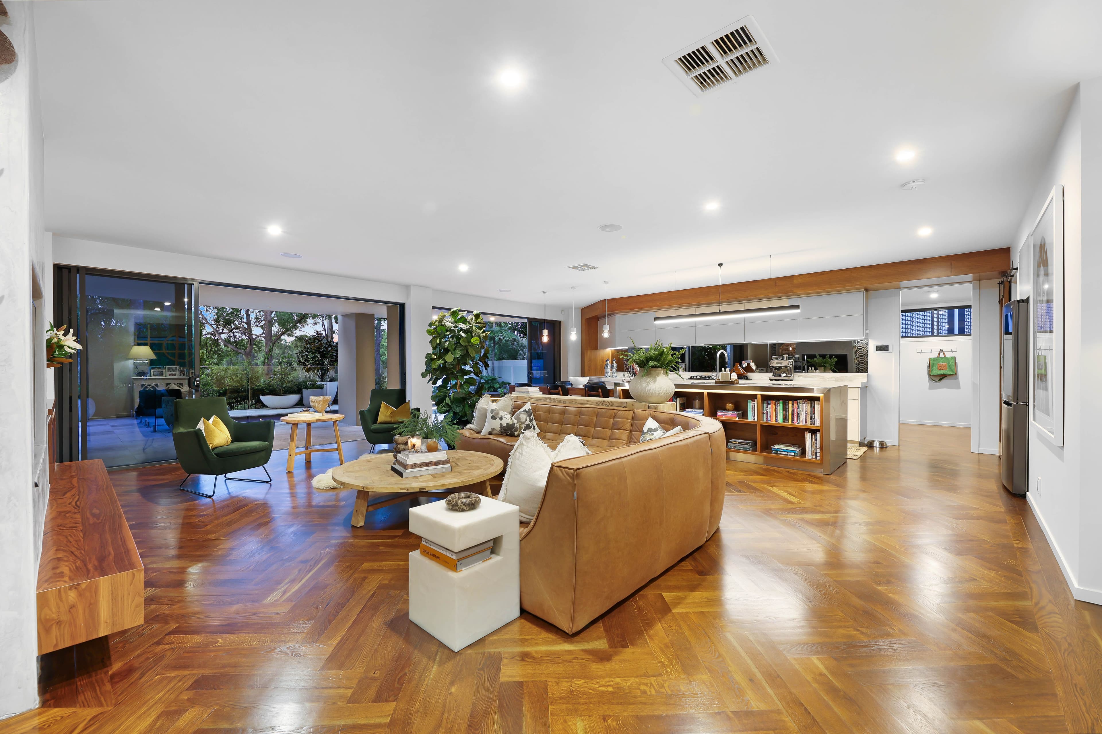 18 Jarvis Place, Arundel QLD 4214, Arundel - Thumbnail 5