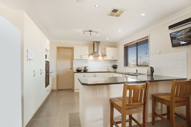 6 Golden Ash Drive, ABERGLASSLYN NSW 2320, Aberglasslyn - Thumbnail 4