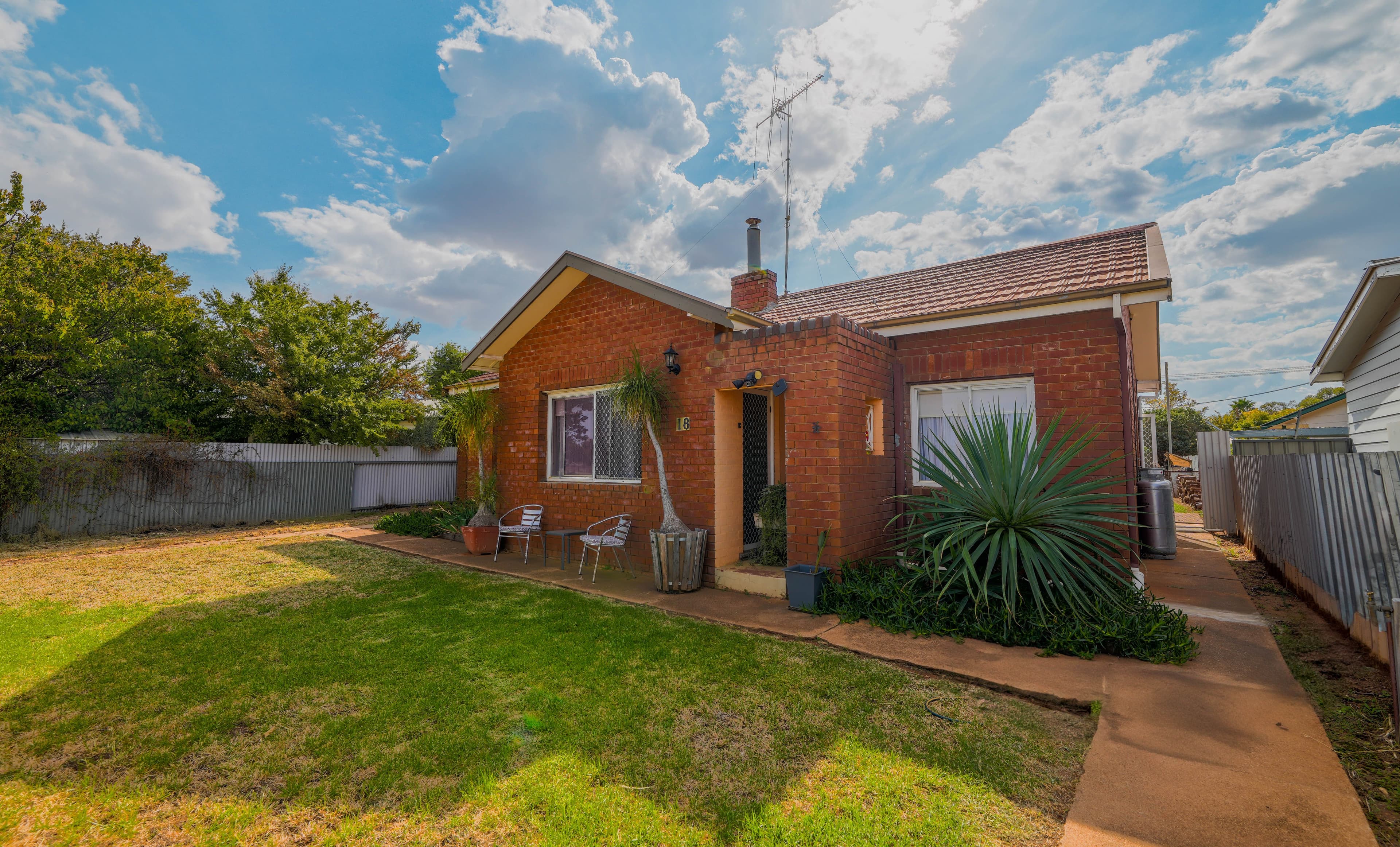 18 Hartigan Avenue, Parkes NSW 2870, Parkes - Image 1