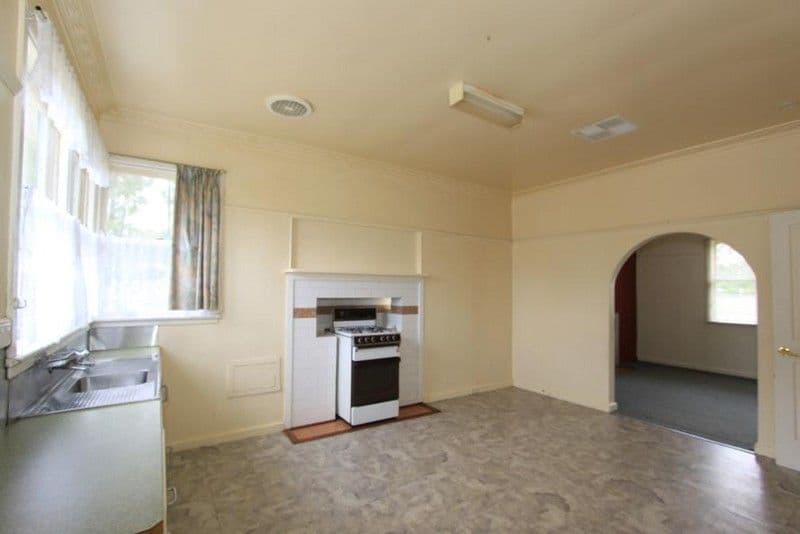 2 Guthrie Street, KANGAROO FLAT VIC 3555, Kangaroo Flat - Thumbnail 2