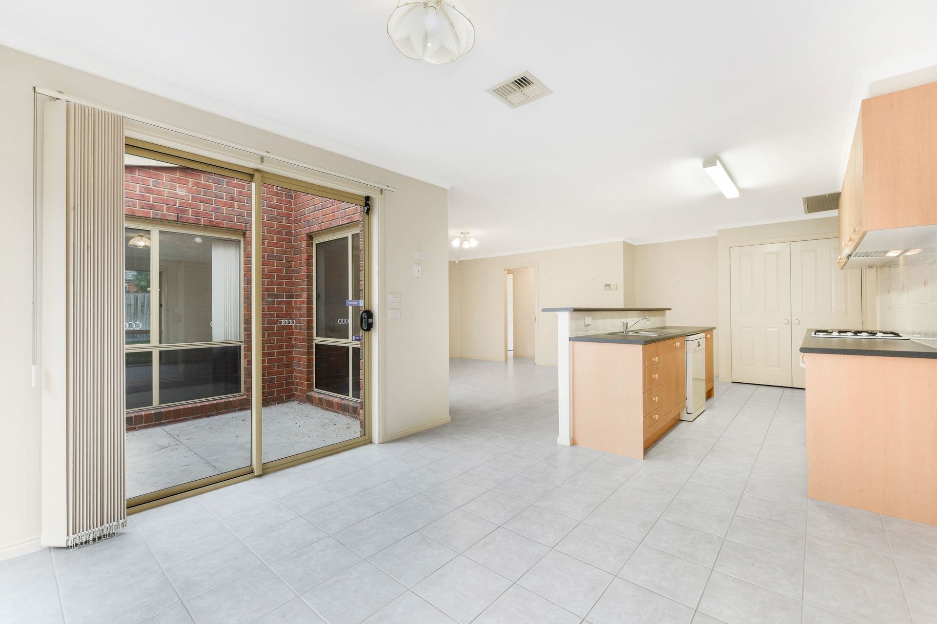 19 Glenisla Way, Berwick VIC 3806, Berwick - Thumbnail 6