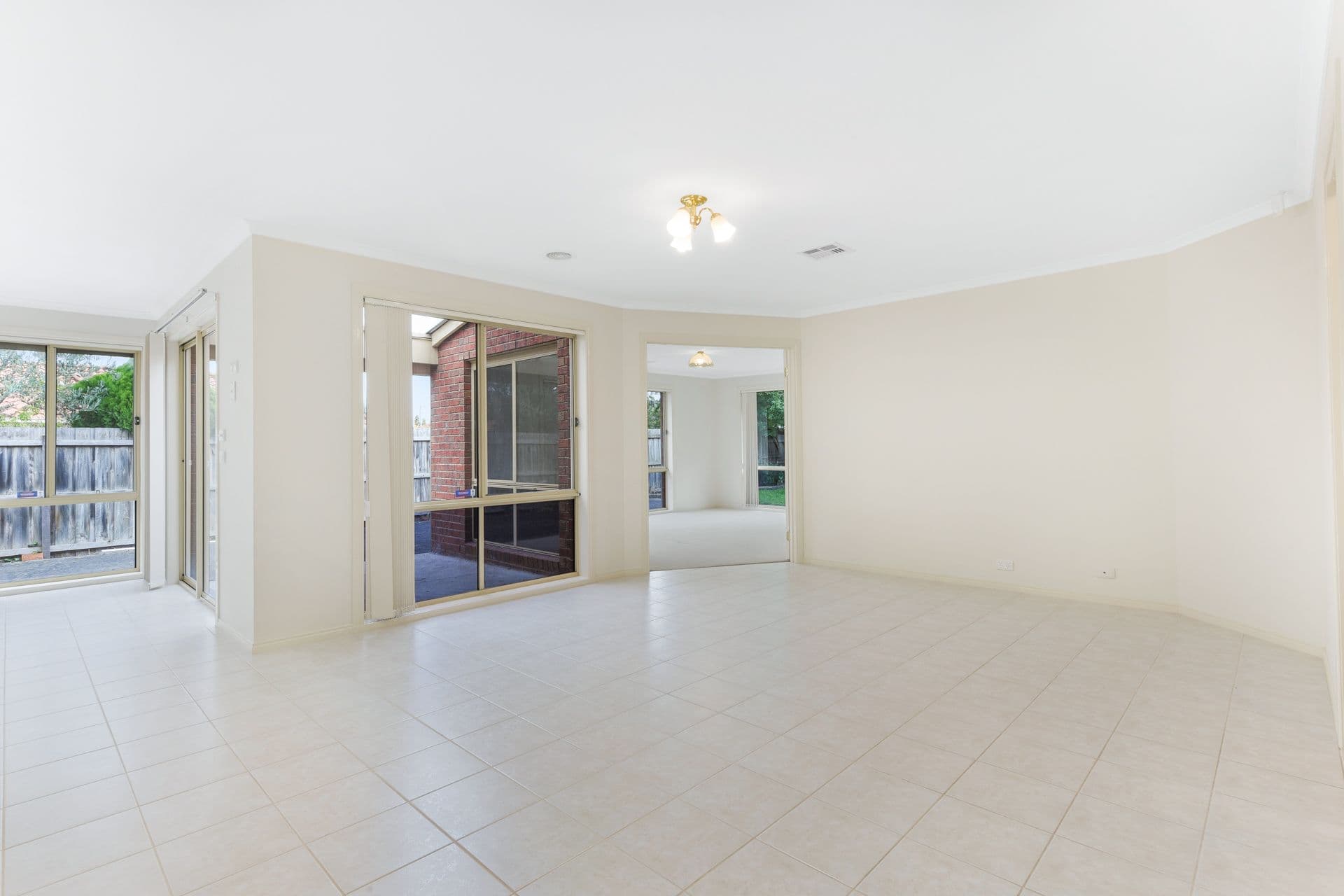 19 Glenisla Way, Berwick VIC 3806, Berwick - Thumbnail 7