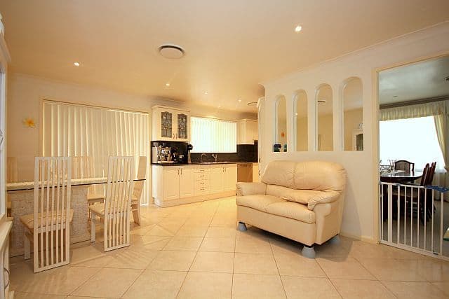 2 Pennington Avenue, GEORGES HALL NSW 2198, Georges Hall - Thumbnail 4