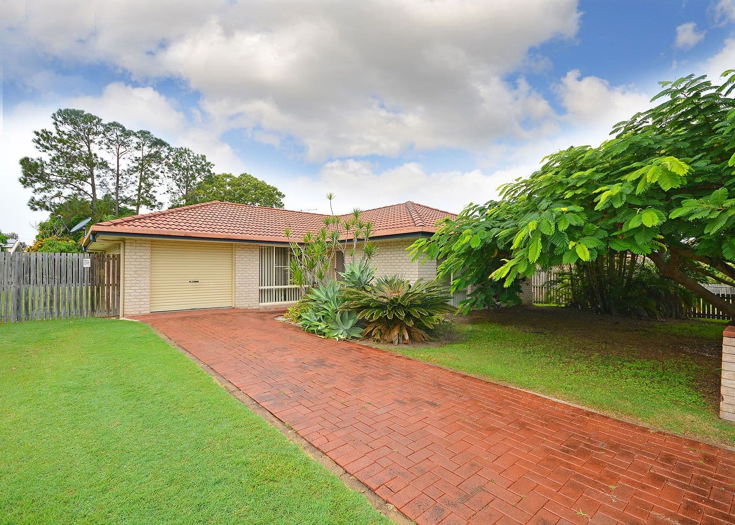 25 Tristania Crescent, Urangan QLD 4655, Urangan - Image 1