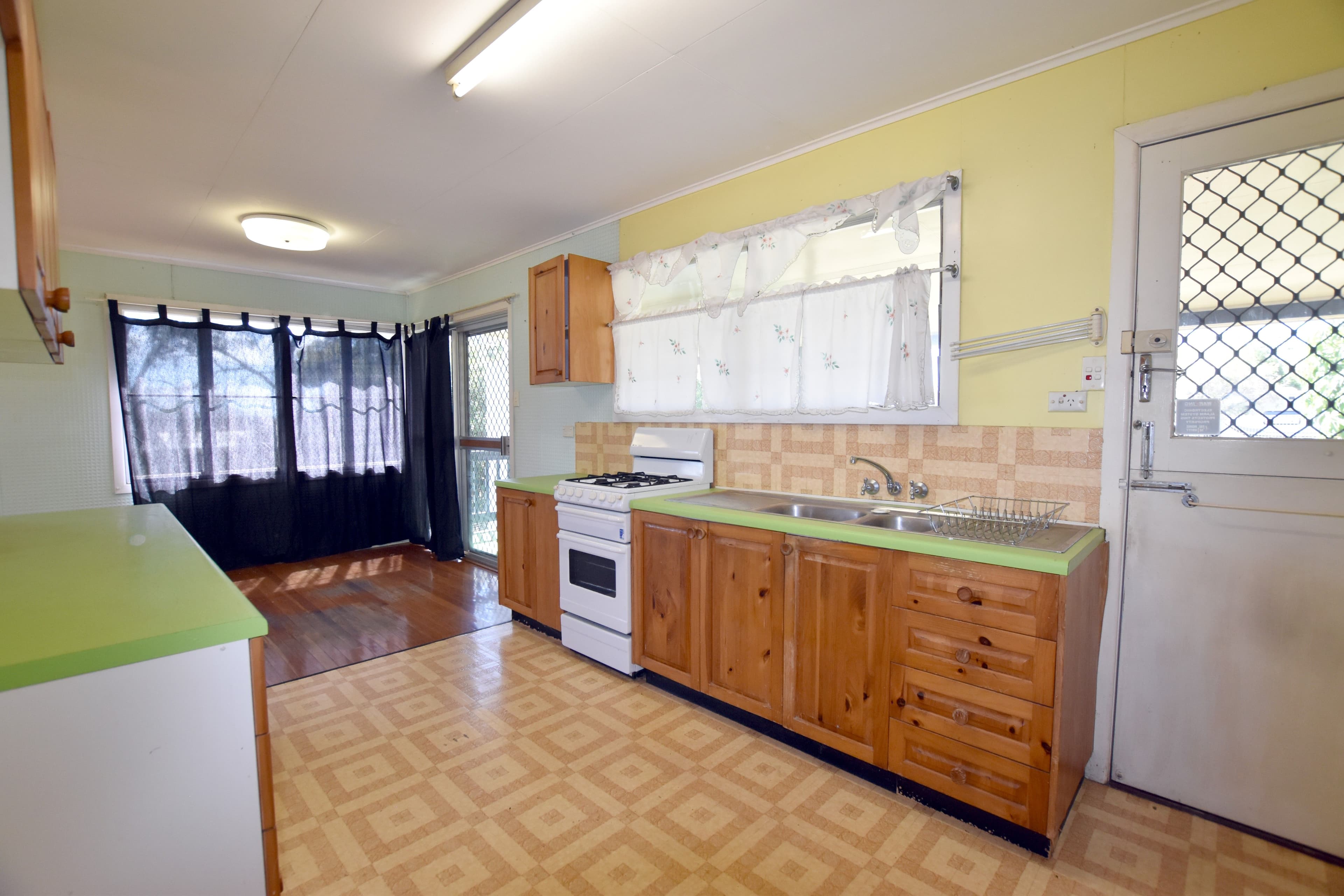 6 Pershouse Street, Barney Point QLD 4680, Barney Point - Thumbnail 4