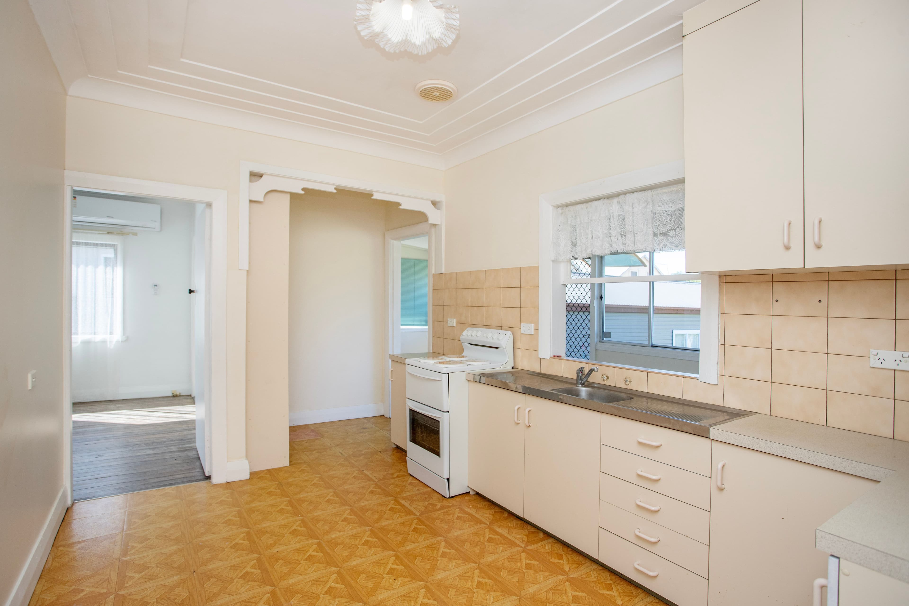 22 Crescent Avenue, Taree NSW 2430, Taree - Thumbnail 3