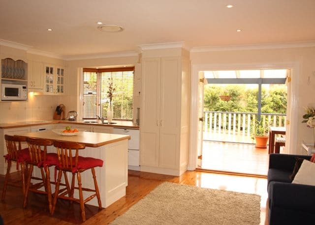 6 Valinda Crescent, CAMPBELLTOWN NSW 2560, Campbelltown - Thumbnail 4