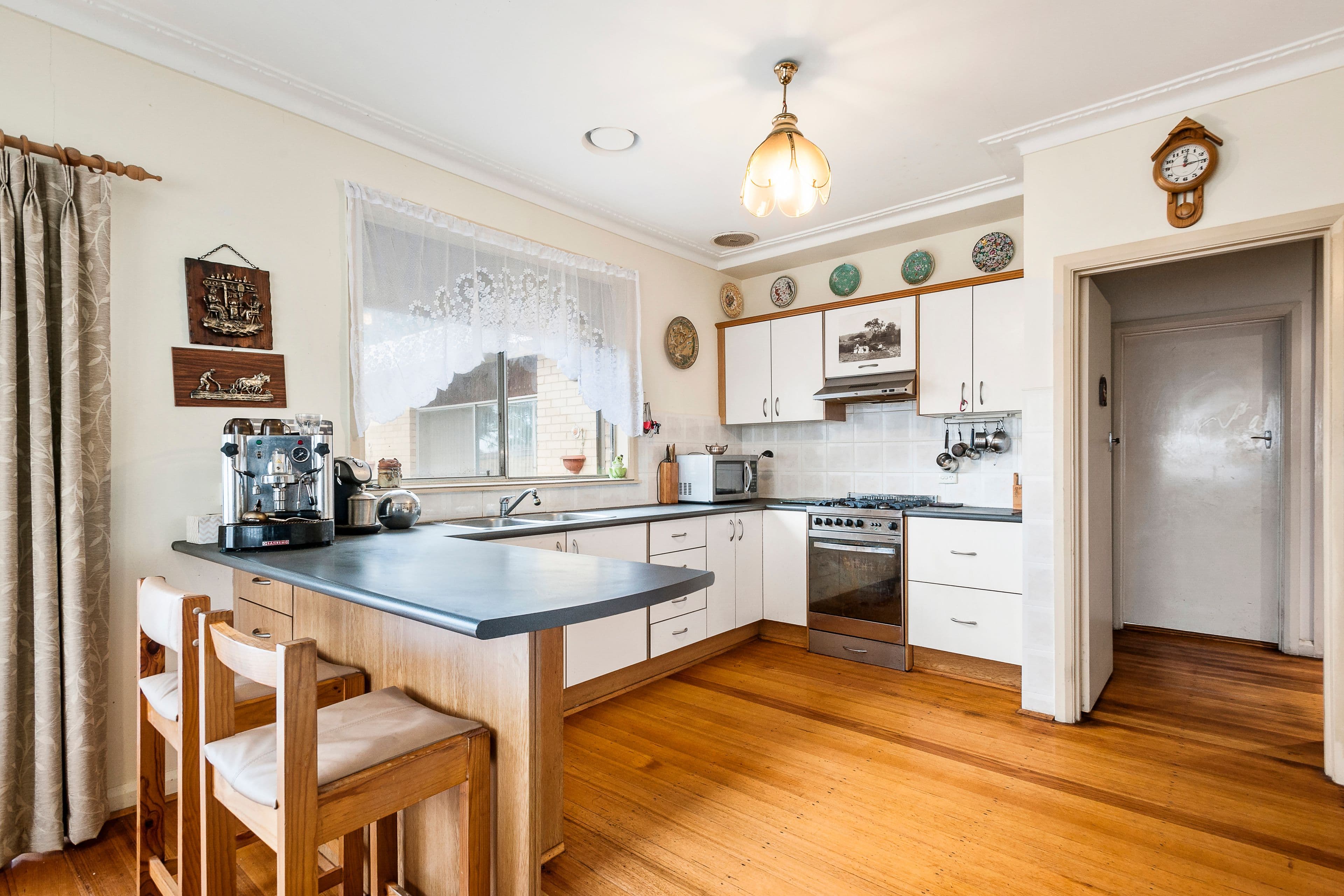 42 Avonhurst Drive, Glen Waverley VIC 3150, Glen Waverley - Thumbnail 3