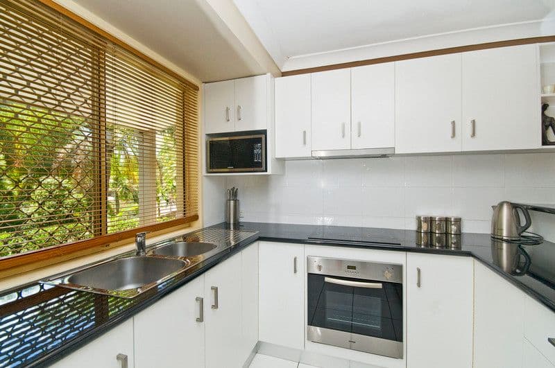16 Lucania Street, CURRUMBIN WATERS QLD 4223, Currumbin Waters - Thumbnail 4