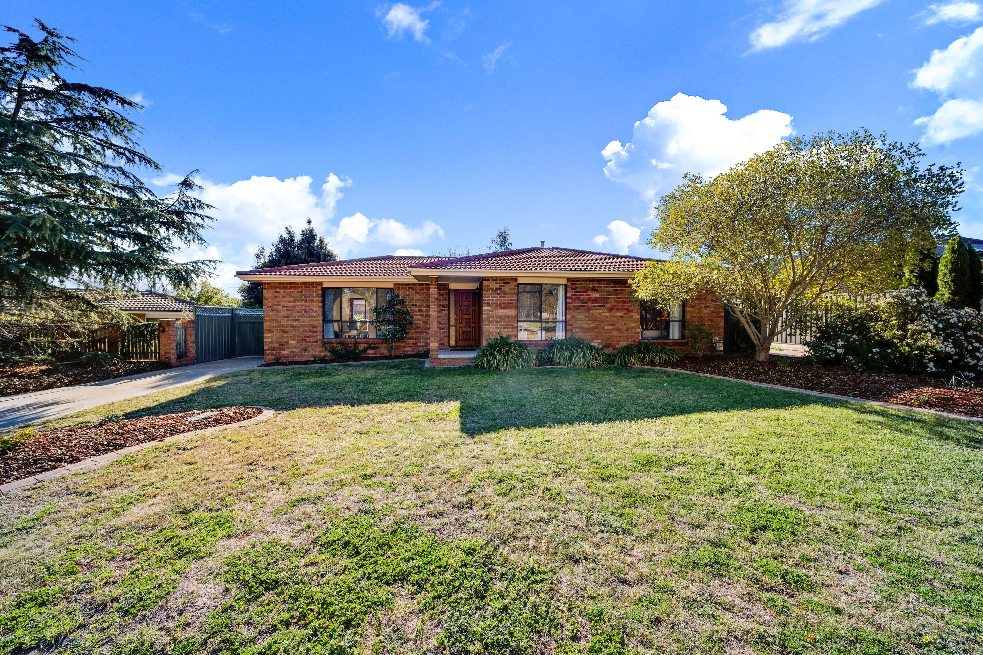 6 Deuchar Close, Kambah ACT 2902, Kambah - Thumbnail 2