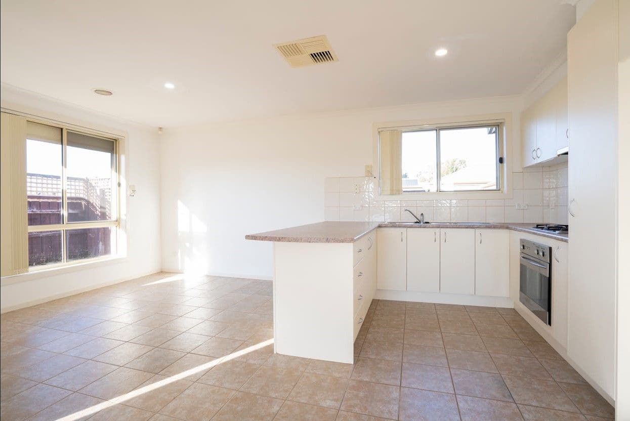 9 Allamanda Crescent, South Morang VIC 3752, South Morang - Thumbnail 2