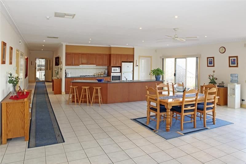 11 Lyons Rise, SOUTH MORANG VIC 3752, South Morang - Thumbnail 7