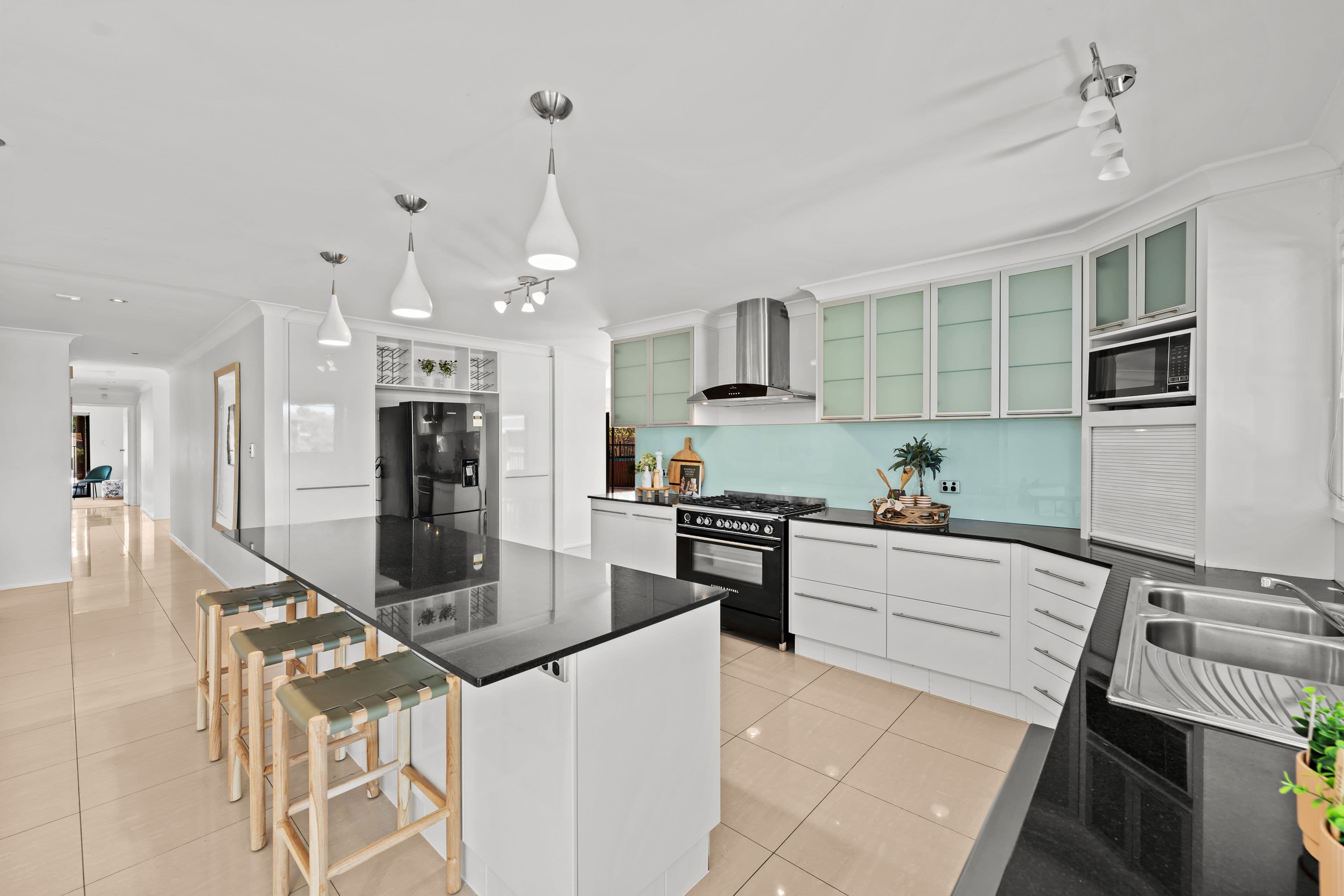 2 Plumosa Court, Mermaid Waters QLD 4218, Mermaid Waters - Thumbnail 7