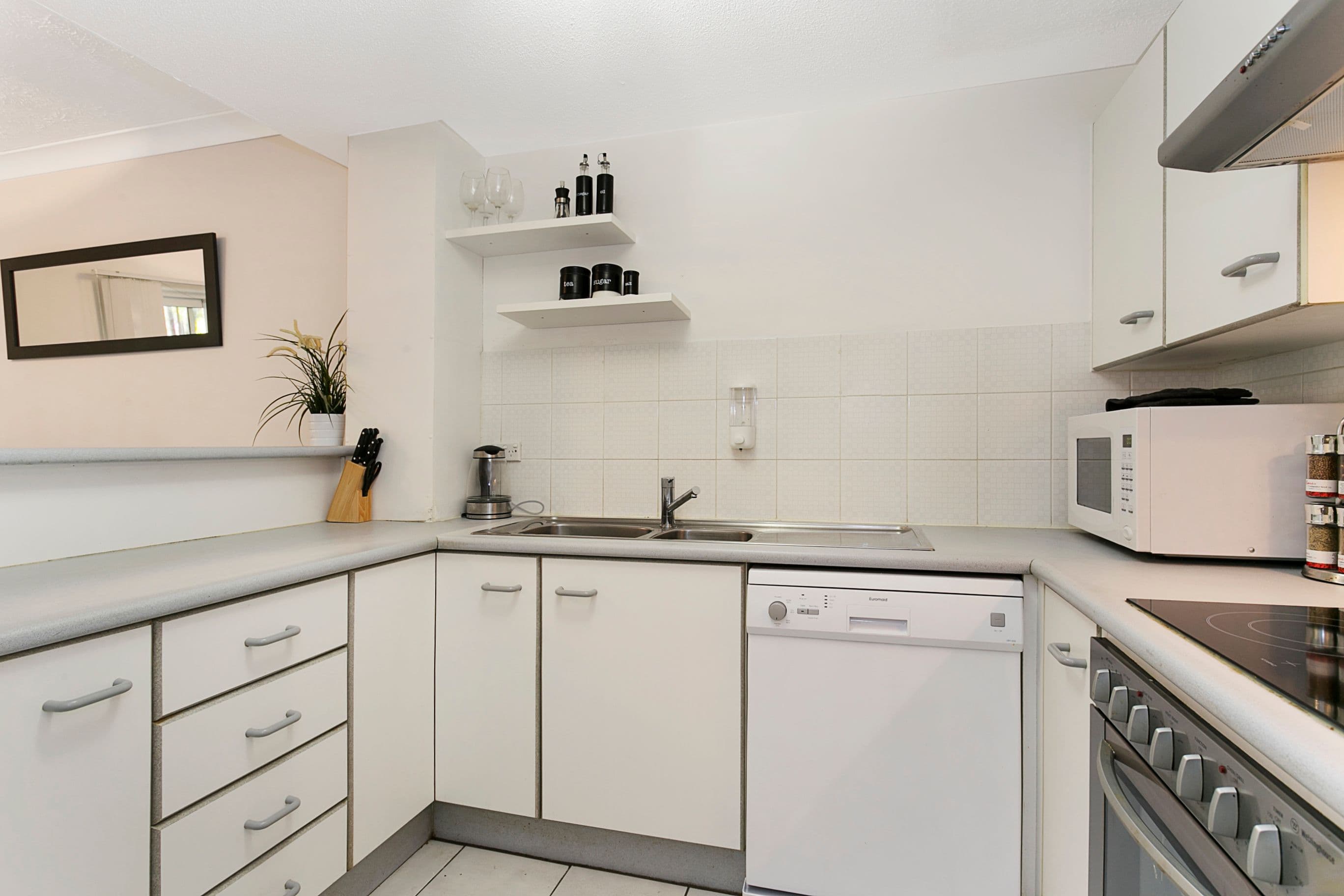 4 Moore Street, Taringa QLD 4068, Taringa - Thumbnail 3