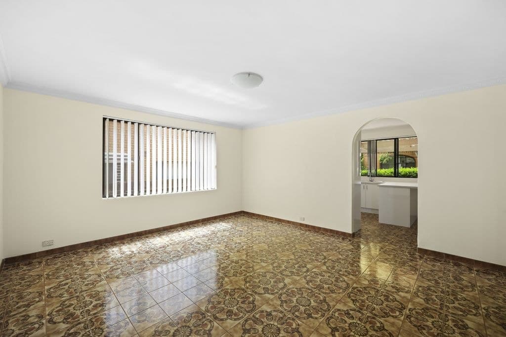 32 Carnation Avenue, Casula - Thumbnail 4