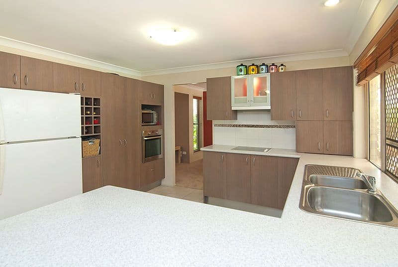24 Poinsettia Crescent, CALAMVALE QLD 4116, Calamvale - Thumbnail 3