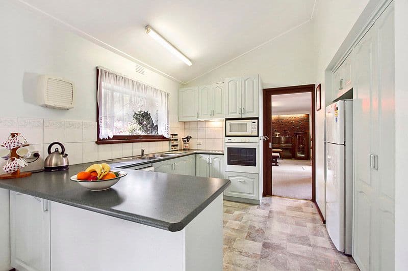 10 Wedge Court, GLEN WAVERLEY VIC 3150, Glen Waverley - Thumbnail 2