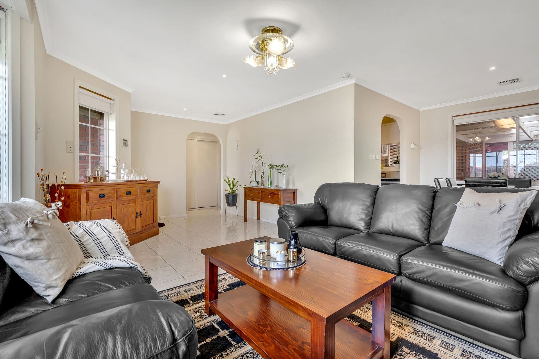 118 Bridgewater Road, Craigieburn VIC 3064, Craigieburn - Thumbnail 2