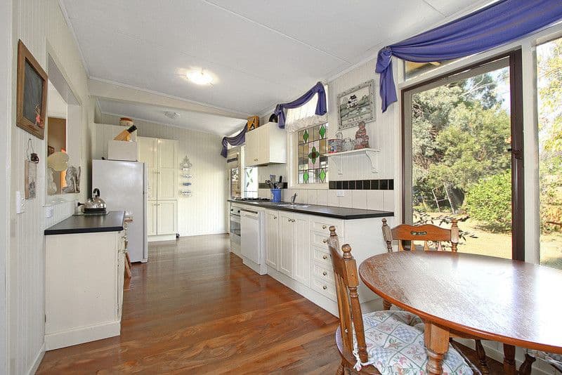 10 Manuka Drive, FERNTREE GULLY VIC 3156, Ferntree Gully - Thumbnail 2