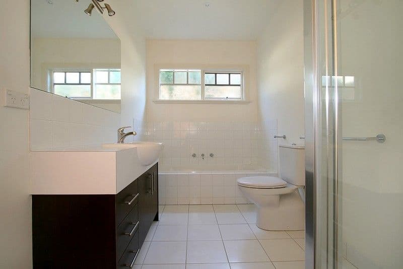 13 Eleebana Avenue, Hughesdale VIC 3166, Hughesdale - Thumbnail 4