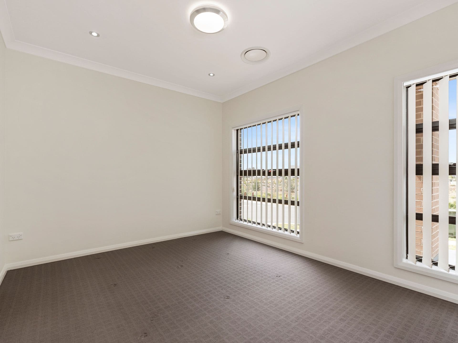 10 Lorikeet Street, Gregory Hills - Thumbnail 5