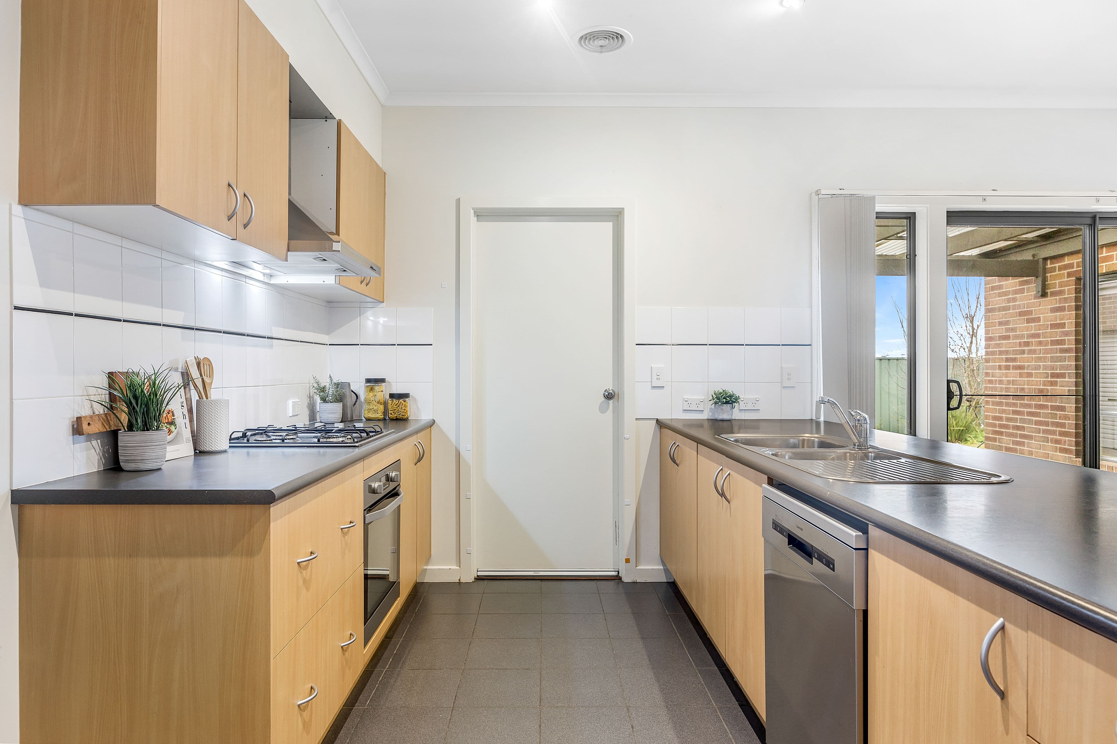 33 St Chester Avenue, Lake Gardens VIC 3355, Lake Gardens - Thumbnail 5