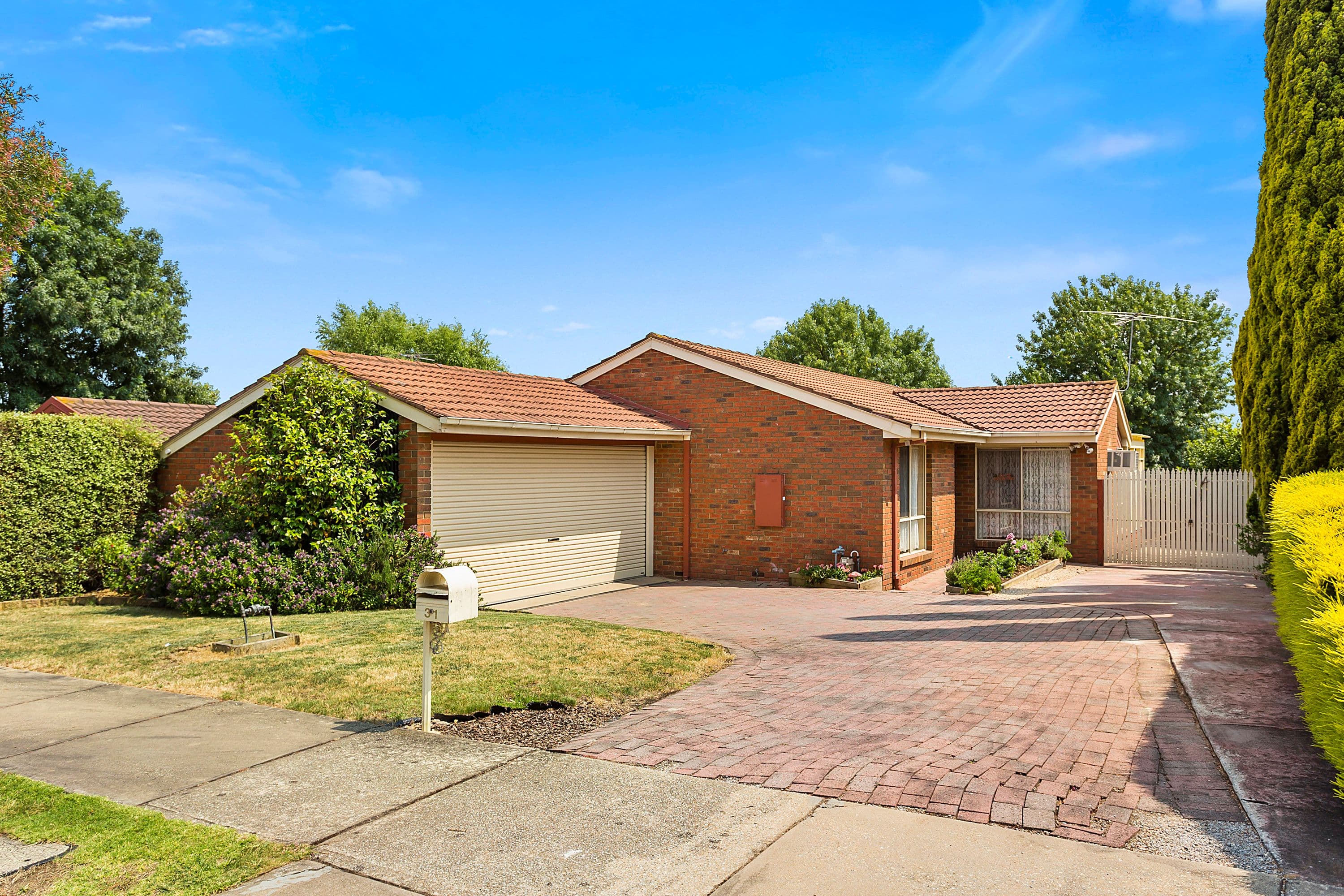 31 Albrecht Avenue, Berwick VIC 3806, Berwick - Thumbnail 2