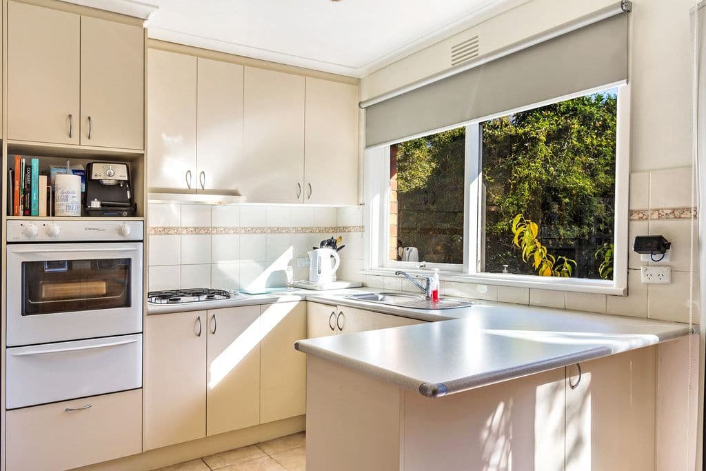 14 Gareth Drive, BURWOOD EAST VIC 3151, Burwood East - Thumbnail 2