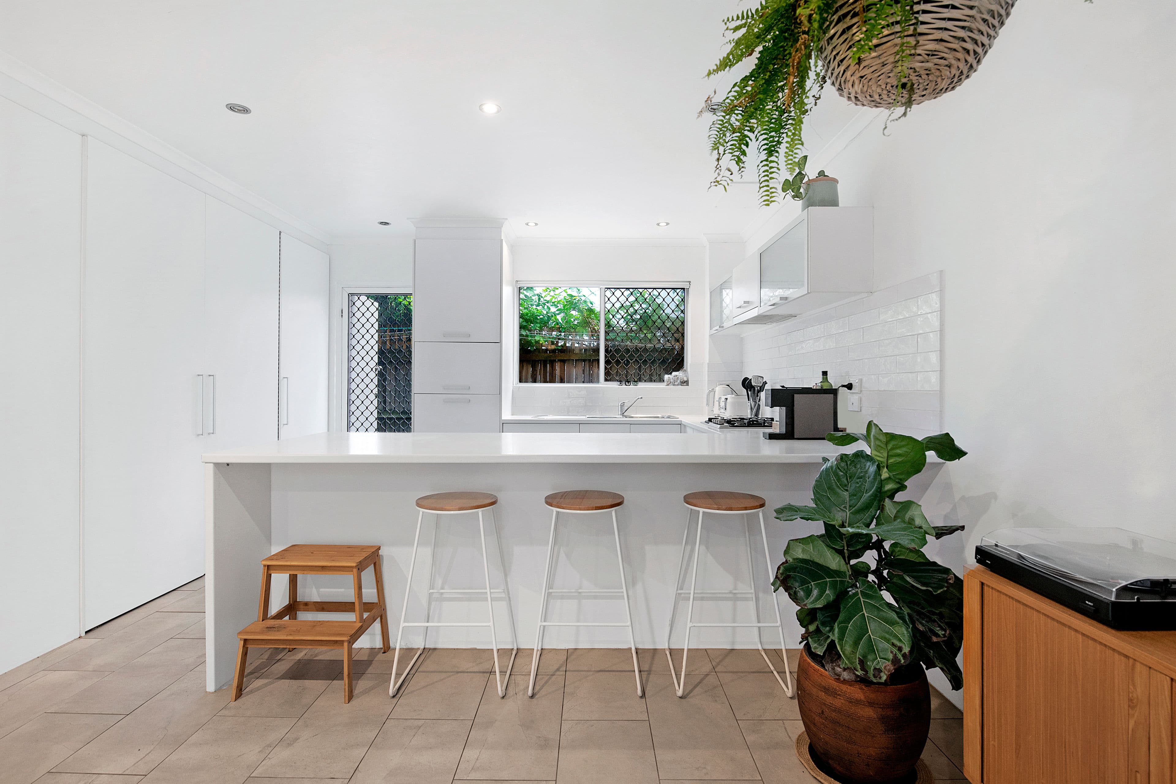 18 Peerless Avenue, Mermaid Beach QLD 4218, Mermaid Beach - Thumbnail 2
