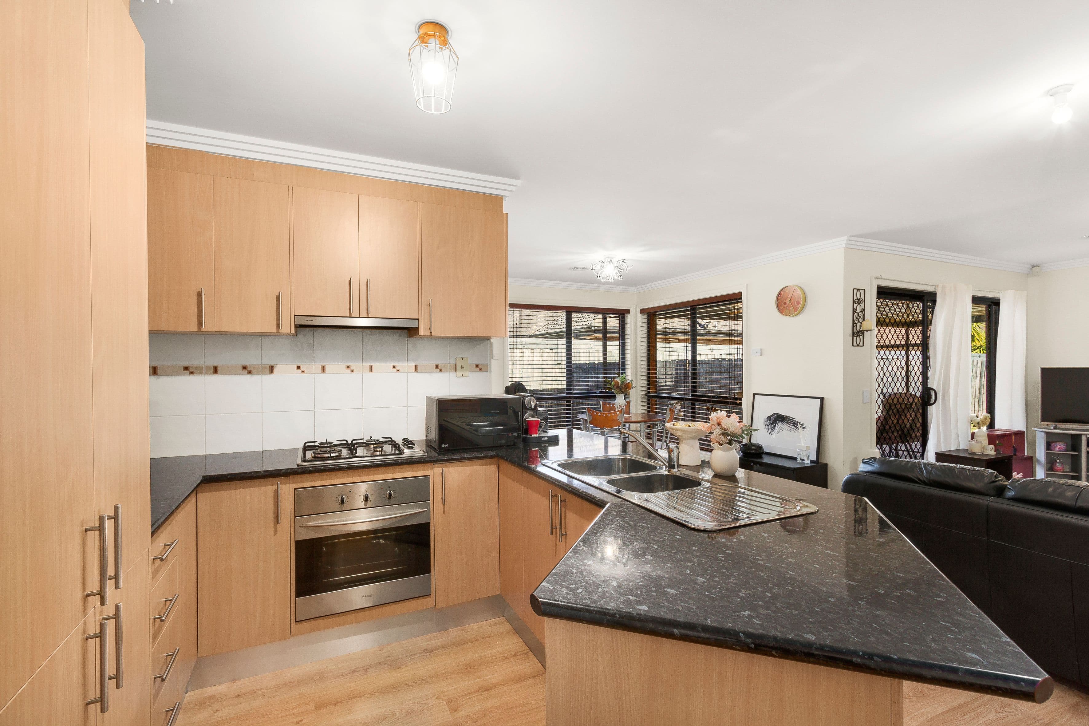 13 Broadway Street, Roxburgh Park VIC 3064, Roxburgh Park - Thumbnail 4