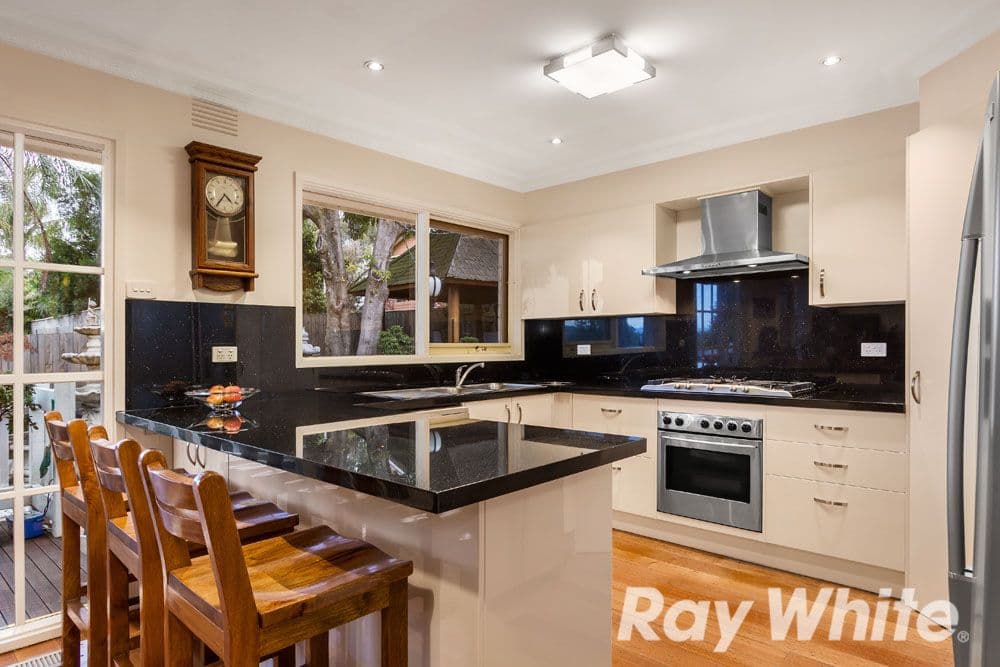 9 Ravenswood Court, Glen Waverley VIC 3150, Glen Waverley - Thumbnail 2