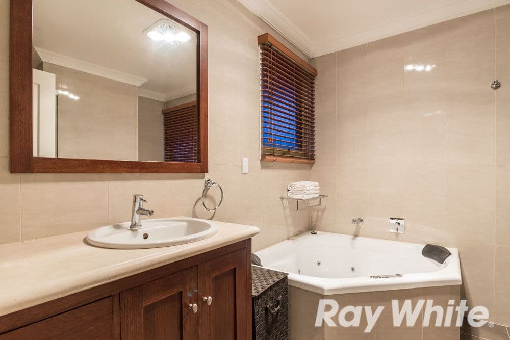 9 Ravenswood Court, Glen Waverley VIC 3150, Glen Waverley - Thumbnail 8