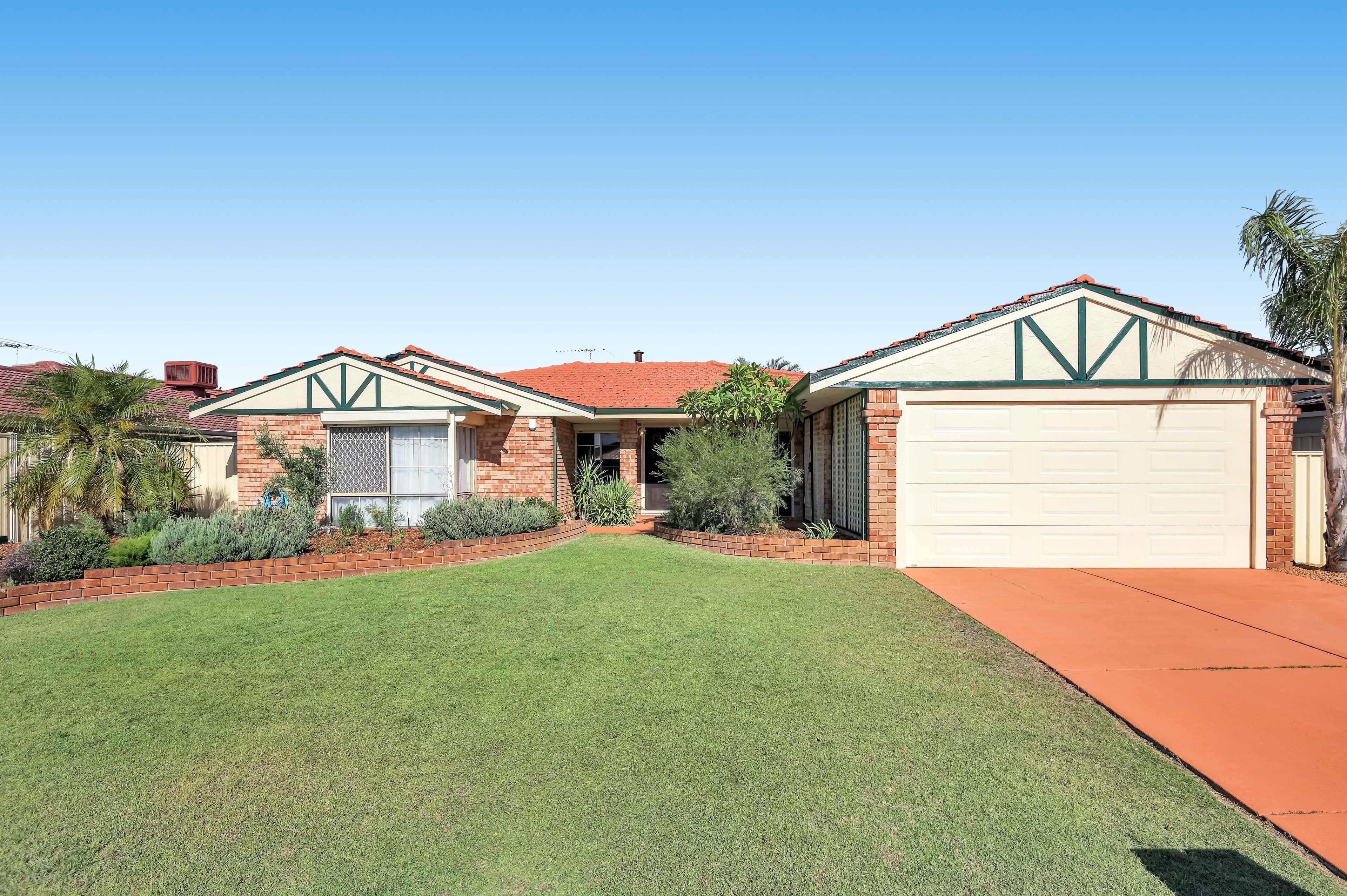 4 Venturer Court, Thornlie WA 6108, Thornlie - Image 1